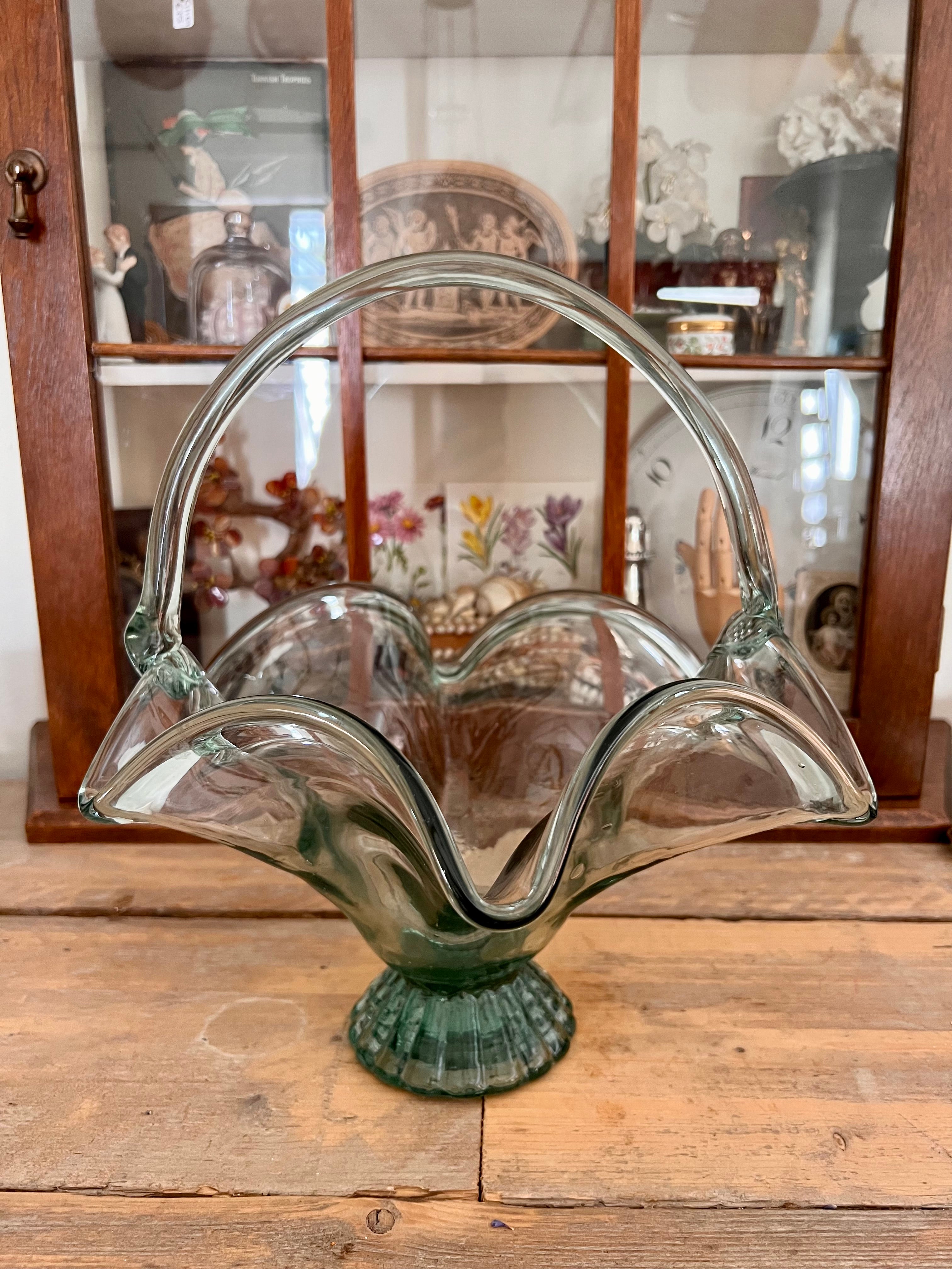 Antieke mondgeblazen mand van glas