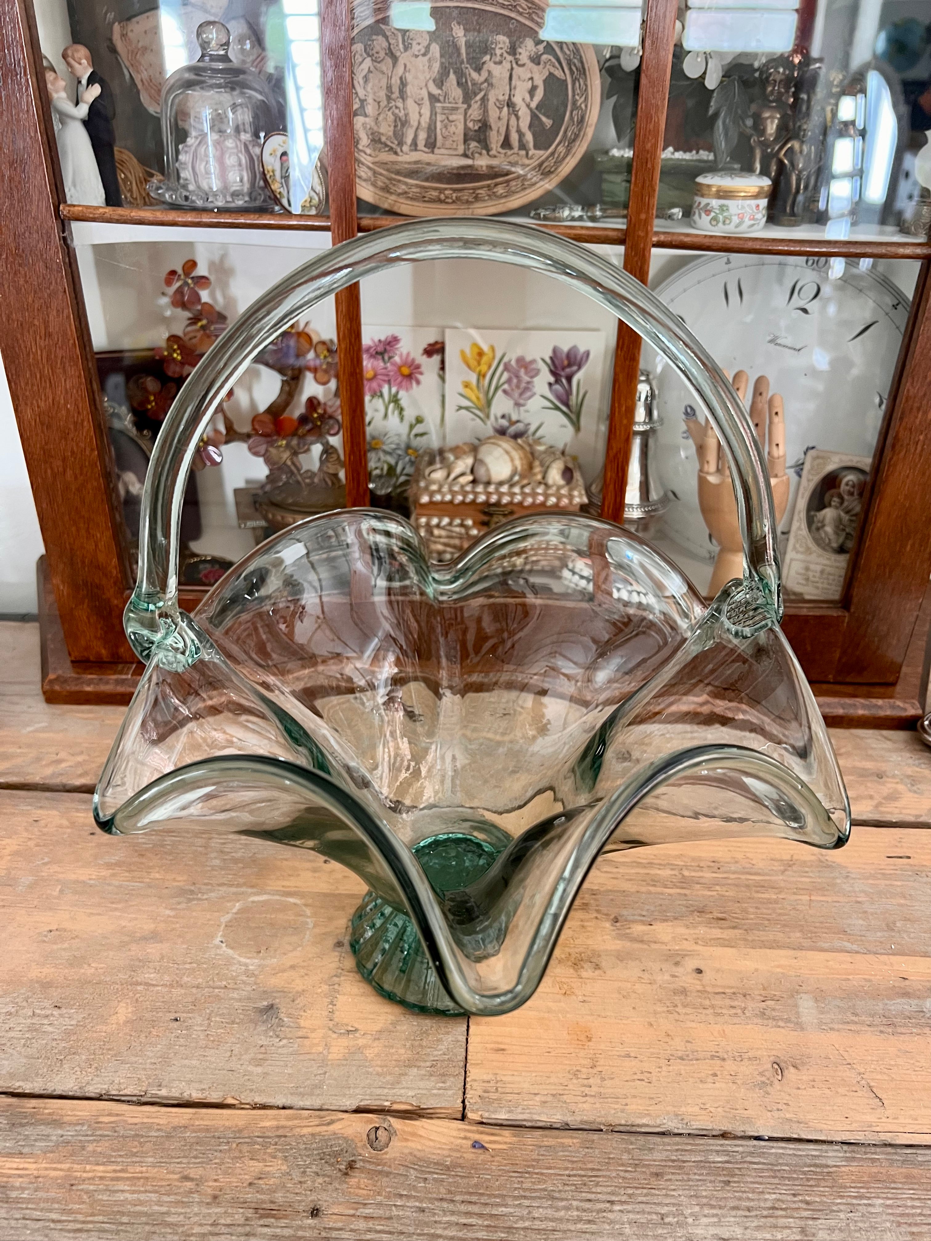 Antieke mondgeblazen mand van glas