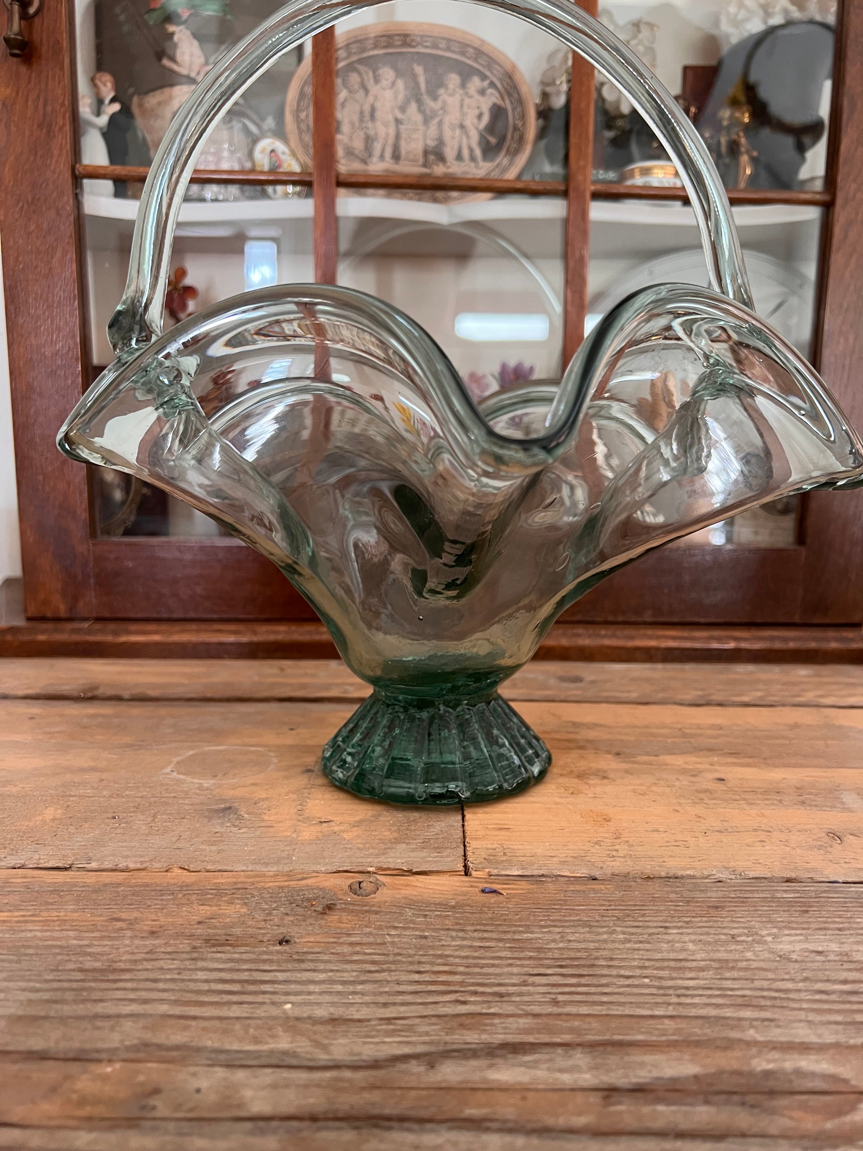 Antieke mondgeblazen mand van glas
