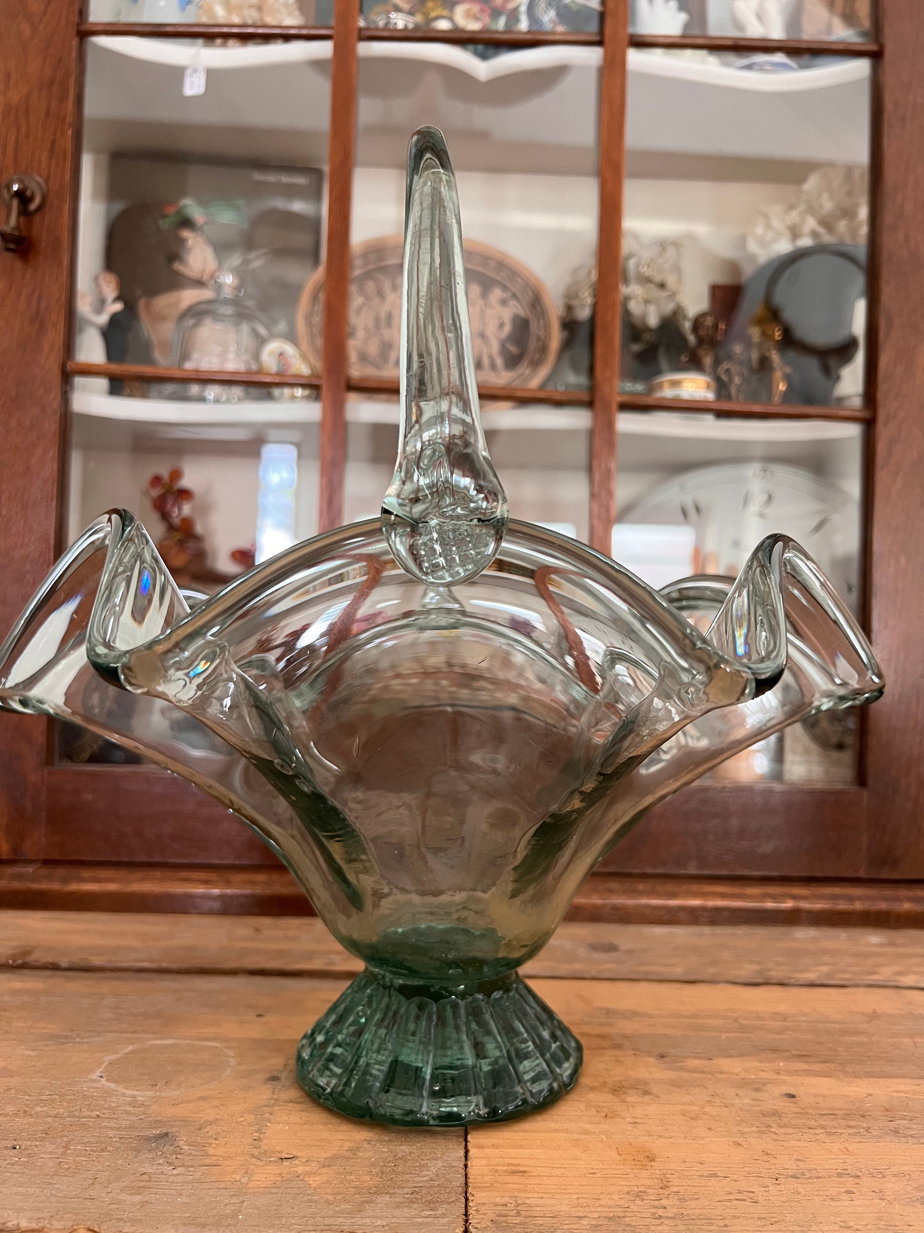 Antieke mondgeblazen mand van glas