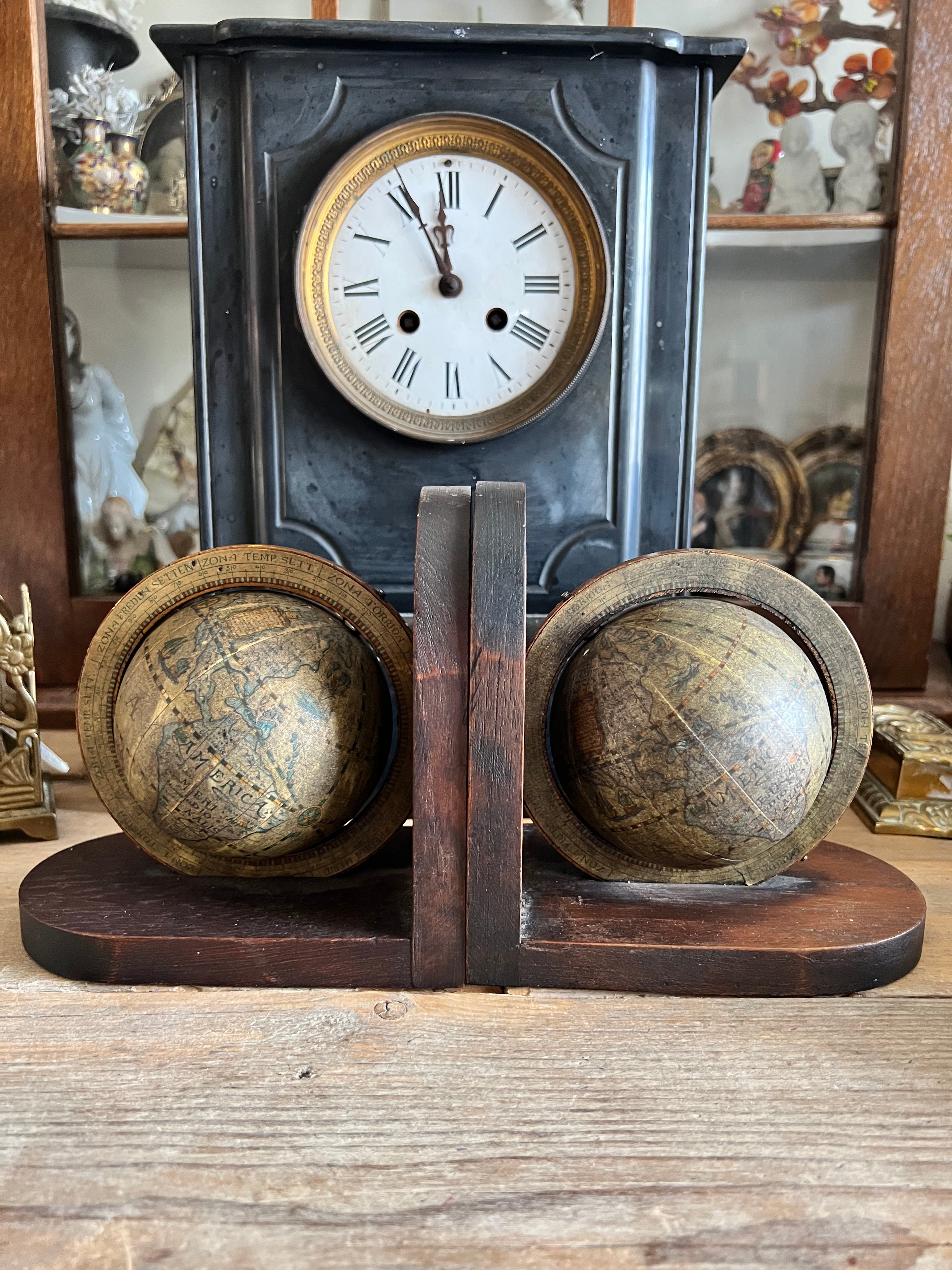 boekensteunen wereldbol
