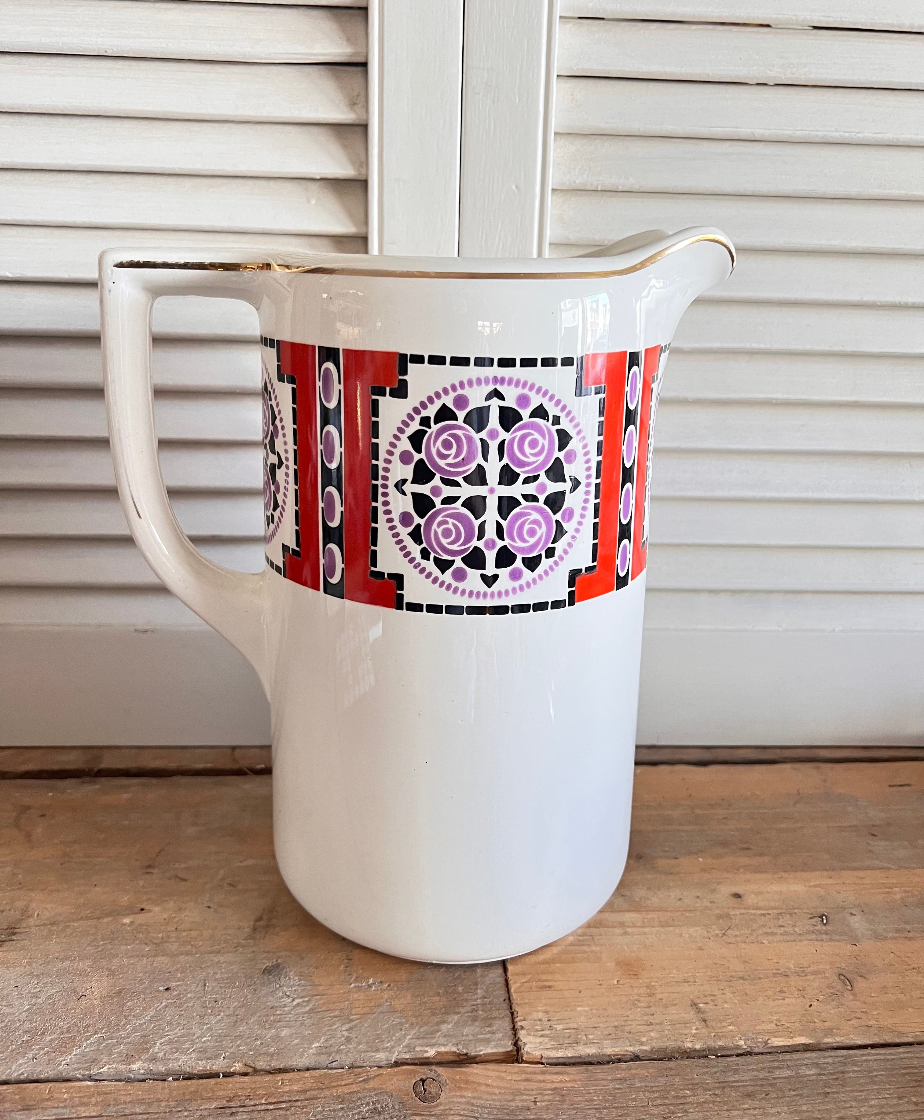 Art Deco keramiek, Societe Ceramique Maastricht, vintage keramieken kan, rozenmotief keramiek, paars zwart oranje kan, Nederlands aardewerk, decoratieve kan, design object keramiek.
