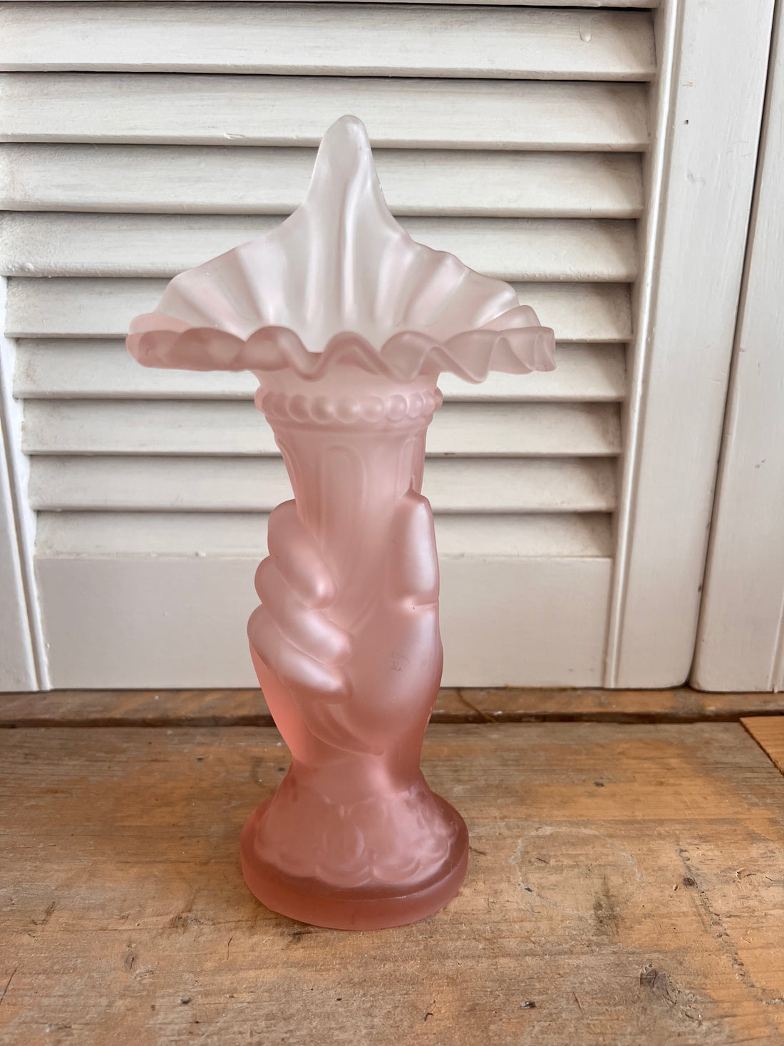 Vintage roze vaas, cornucopia vaas, hoorn des overvloeds vaas, satijnglas vaas roze, frosted glansvaas,brocante vaas, Franse brocante, roze glas, romantische interieur, vintage woonaccessoires