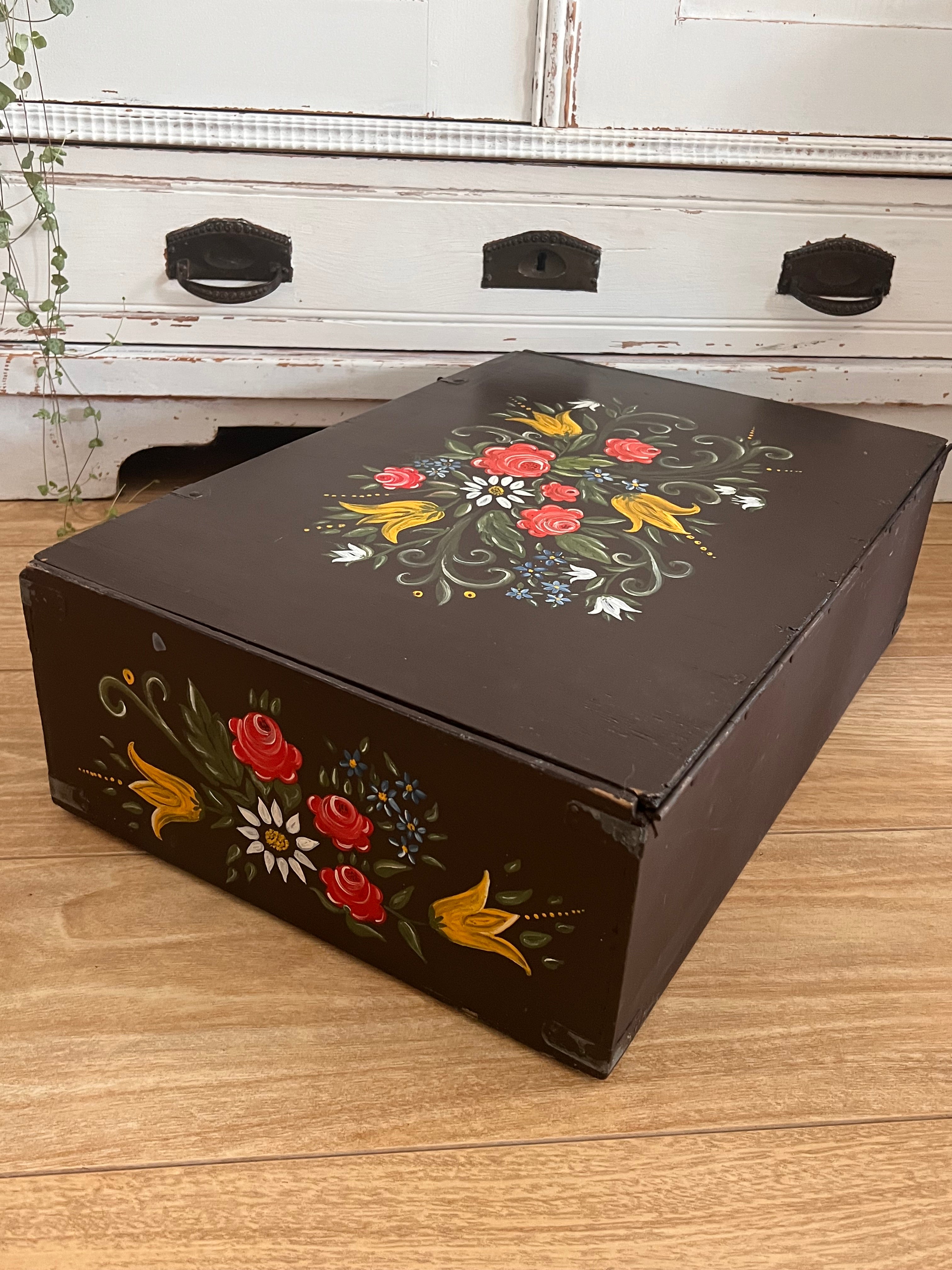 Grote folklore opbergdoos van hout