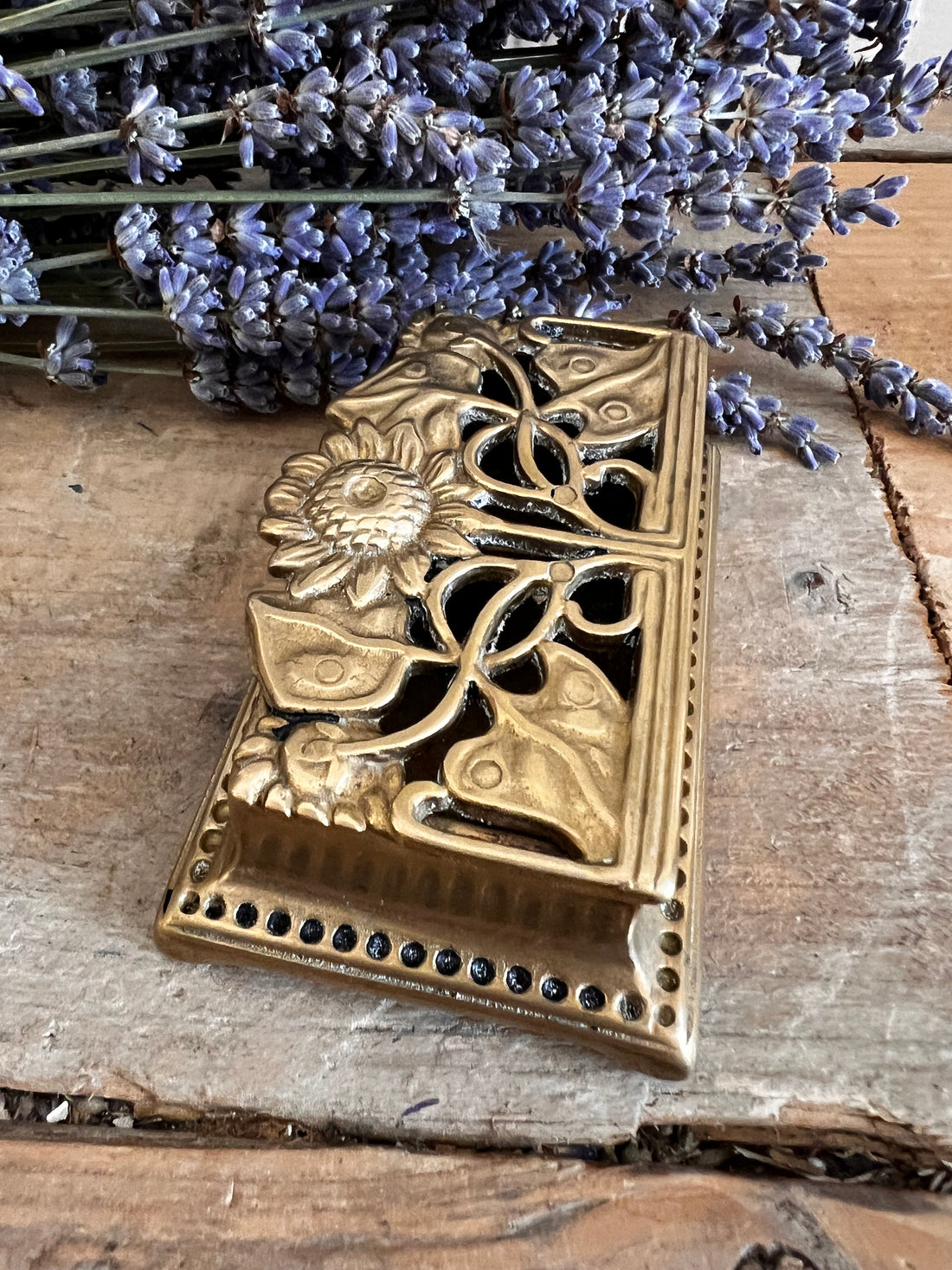 Messing postzegeldoosje "Zonnebloemen" Art Nouveau stijl, vintage messing, vintage messing postzegeldoosje zonnebloemen