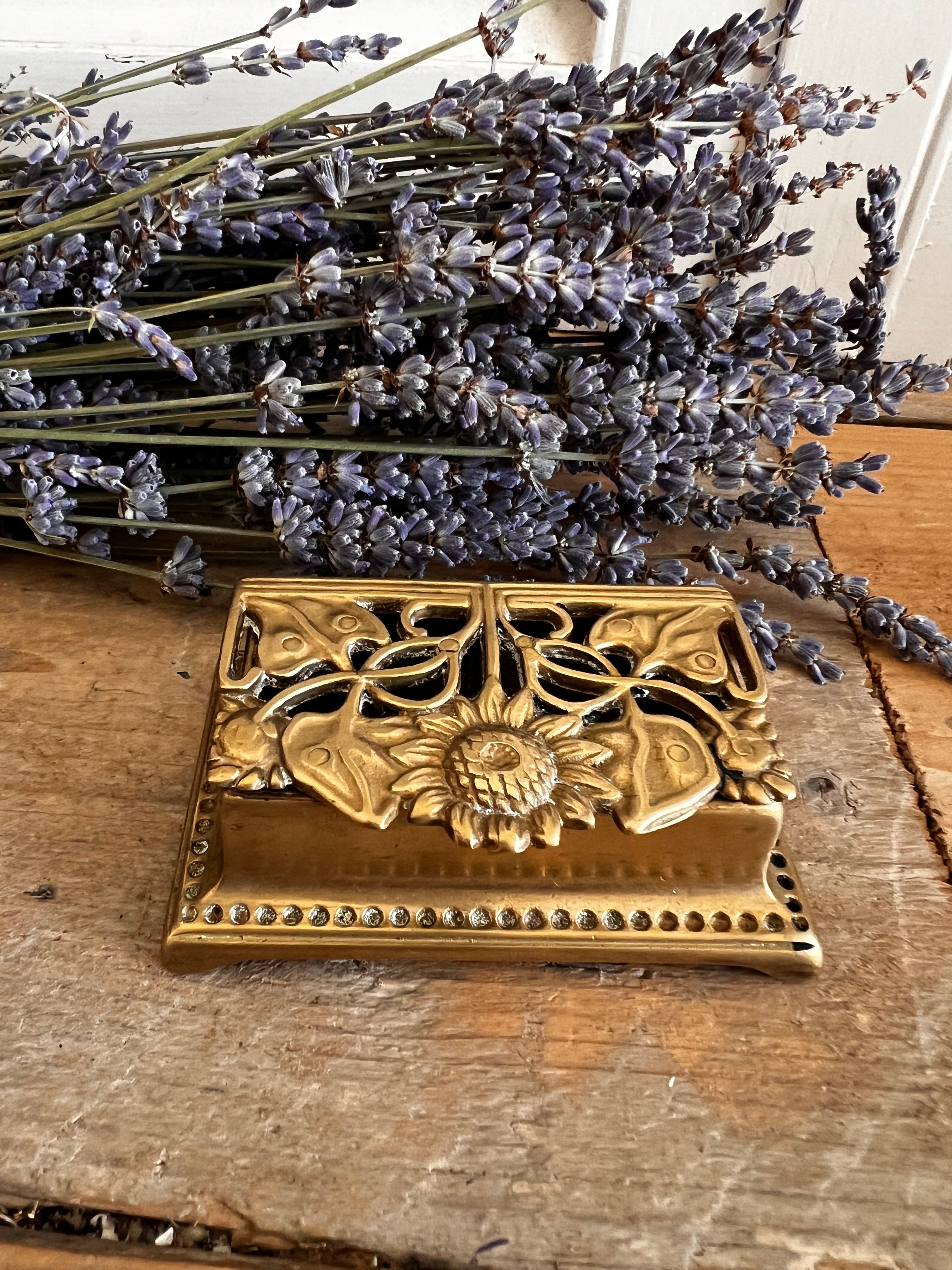 Messing postzegeldoosje "Zonnebloemen" Art Nouveau stijl, vintage messing, vintage messing postzegeldoosje zonnebloemen