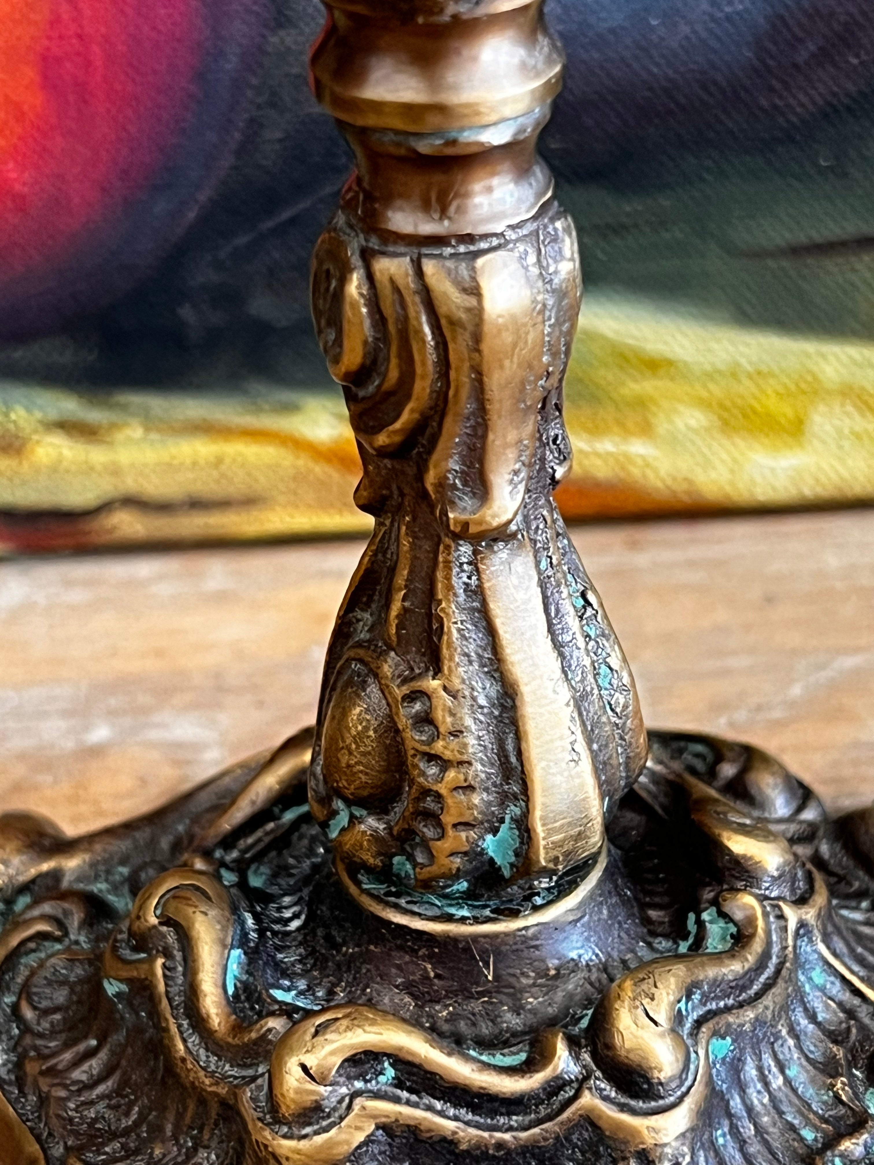 Klassieke kandelaar met leeuwenpootjes