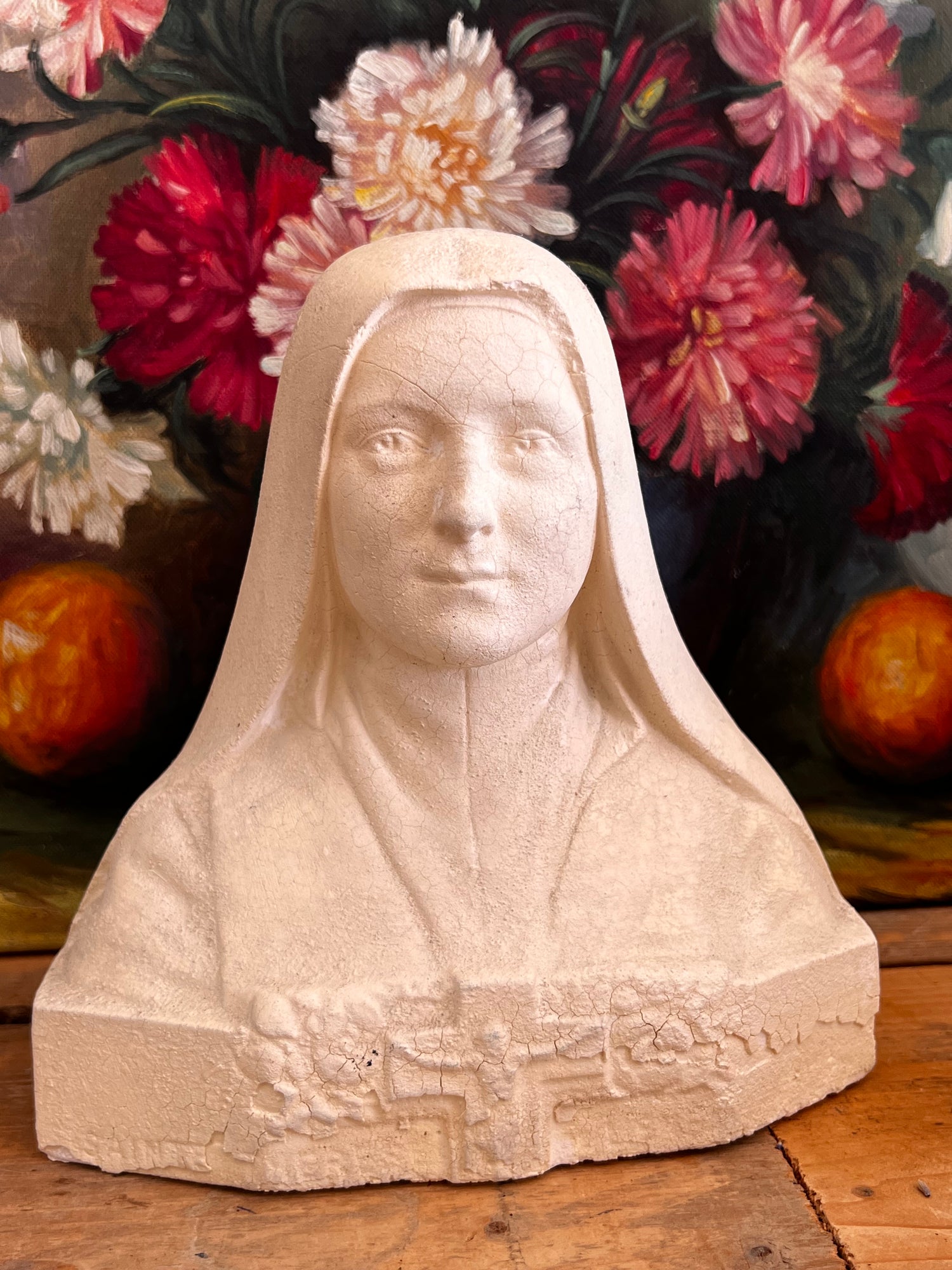  antiek borstbeeld Theresia de Lisieux, gipsen borstbeeld Theresia, religieus antiek beeld, Theresia de Lisieux kunstwerk, vintage religieus beeld, antiek gipsen beeld, collector’s item Theresia, religieuze decoratie.