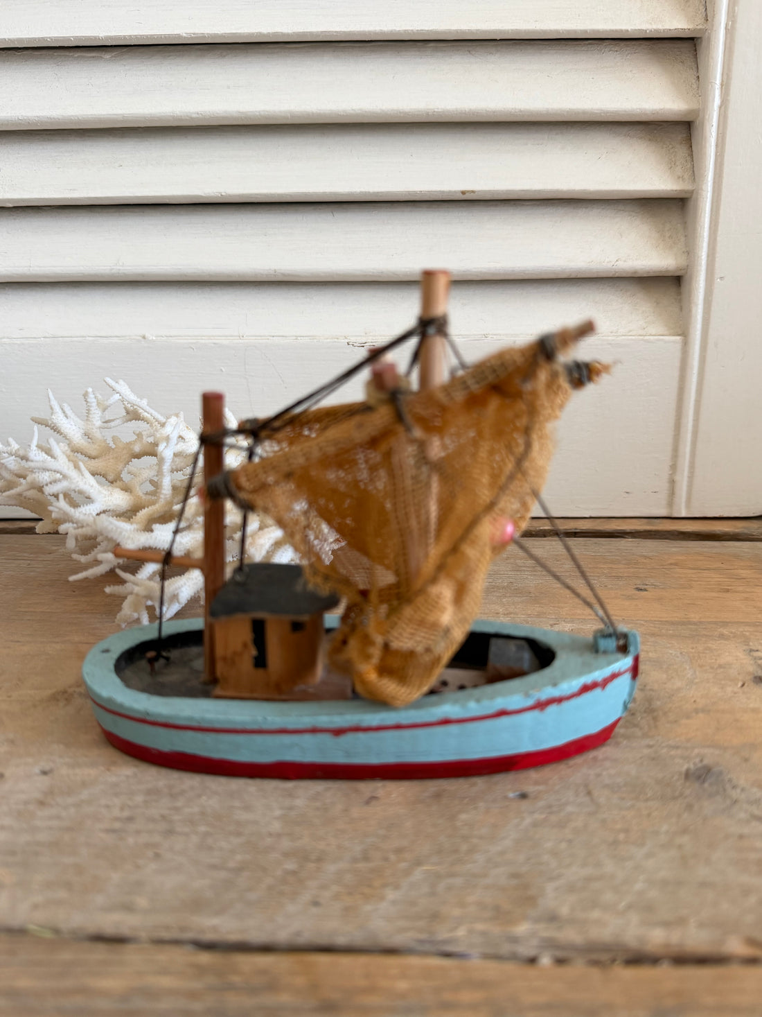 Vintage handgemaakt vissersbootje jaren 70 - blauw rood