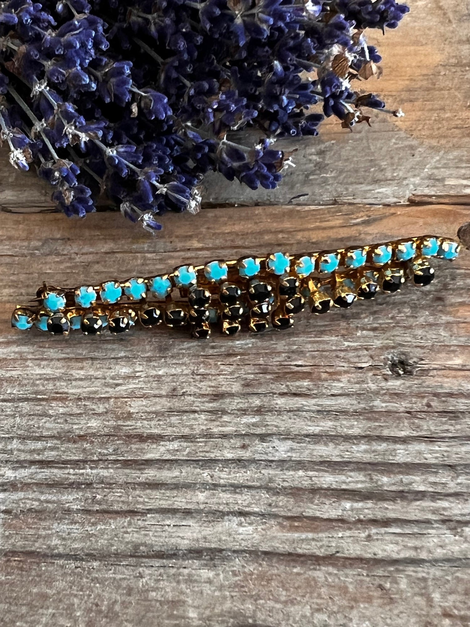 vintage broche stressteentjes, vintage broche turquoise zwart, vintage sieraden broche, vintage accessoires, retro broche met steentjes, vintage broche dames, unieke vintage broche.