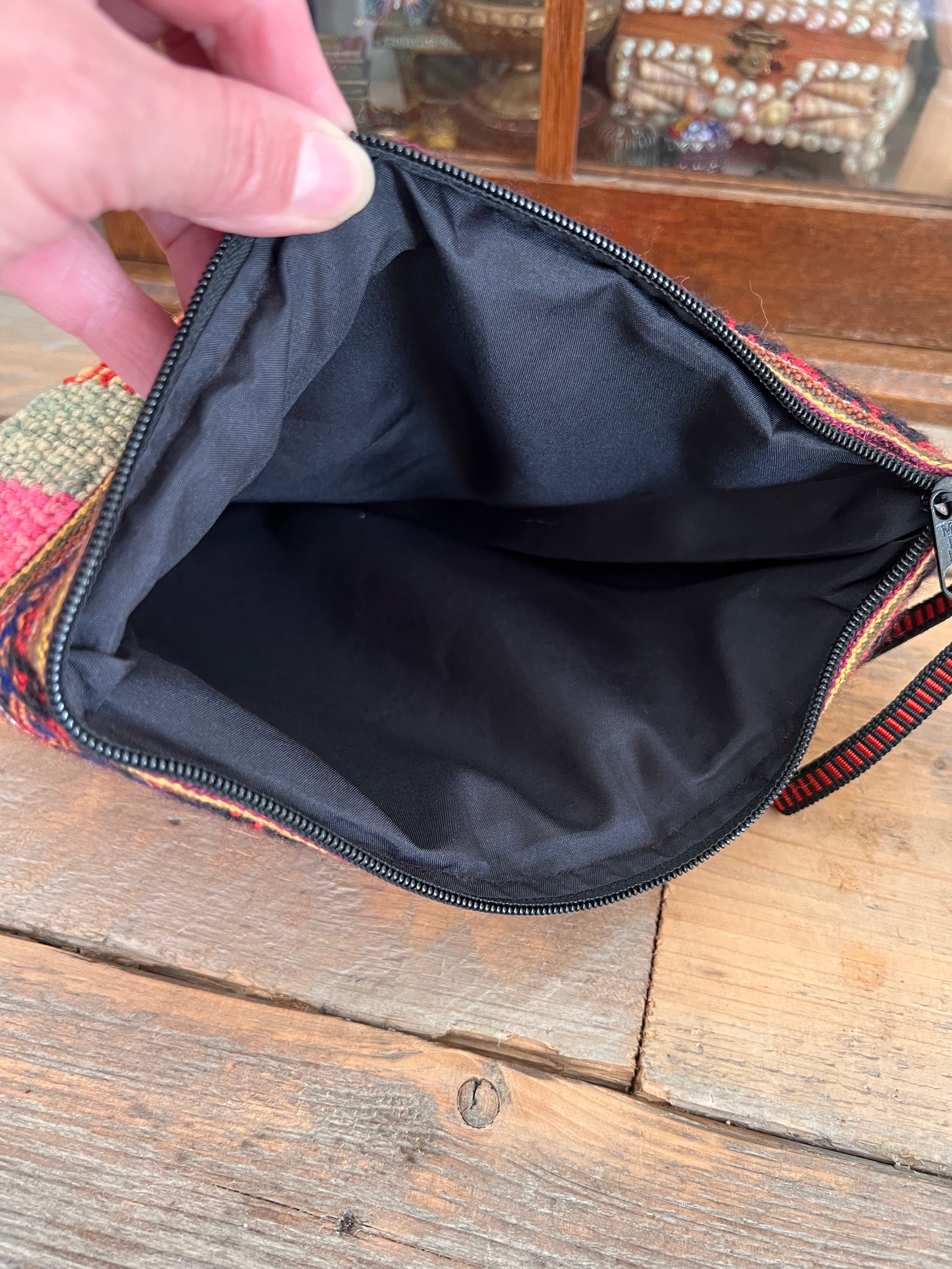 Handgewebter Kulturbeutel gestreift