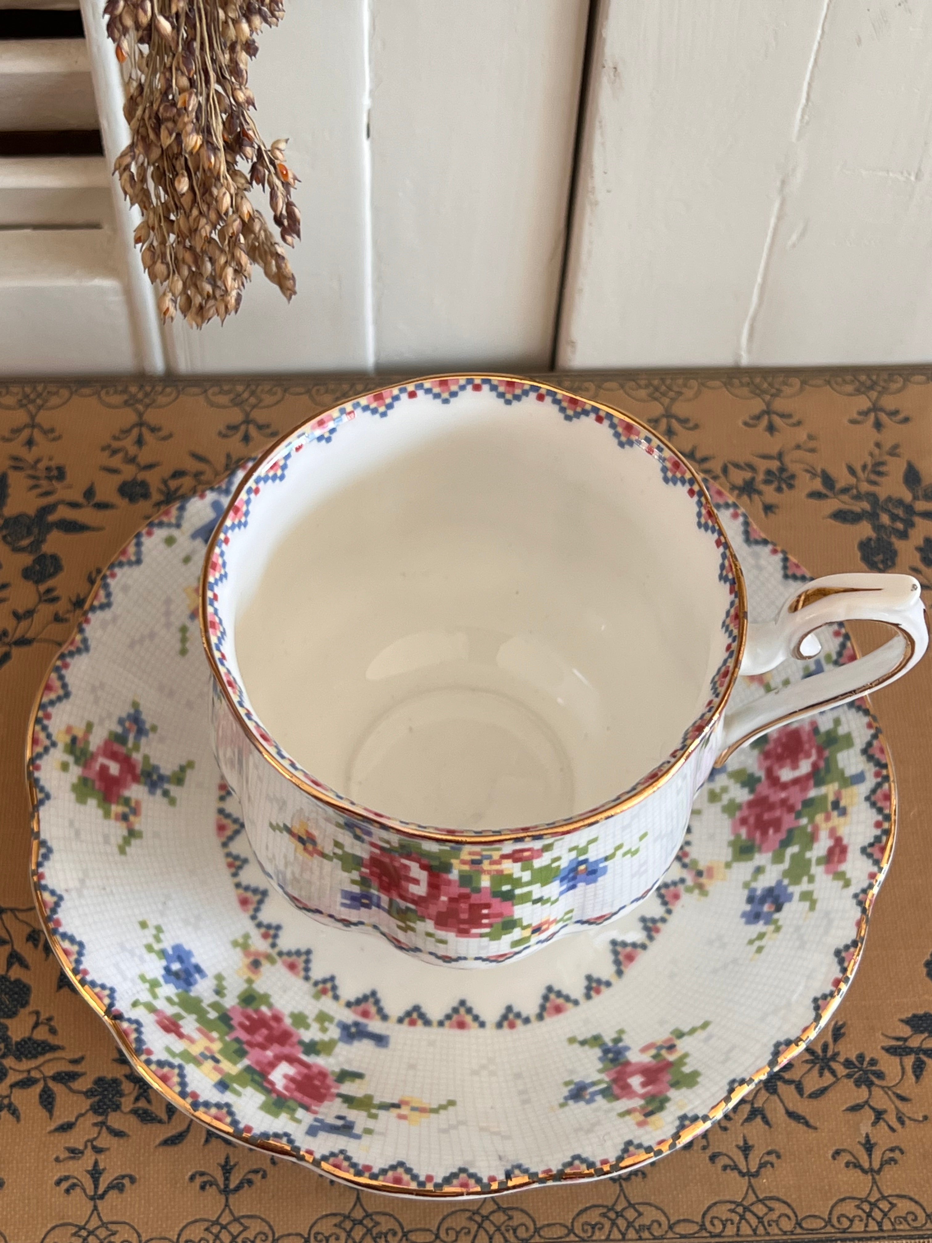 Royal Albert kop en schotel Petit Point