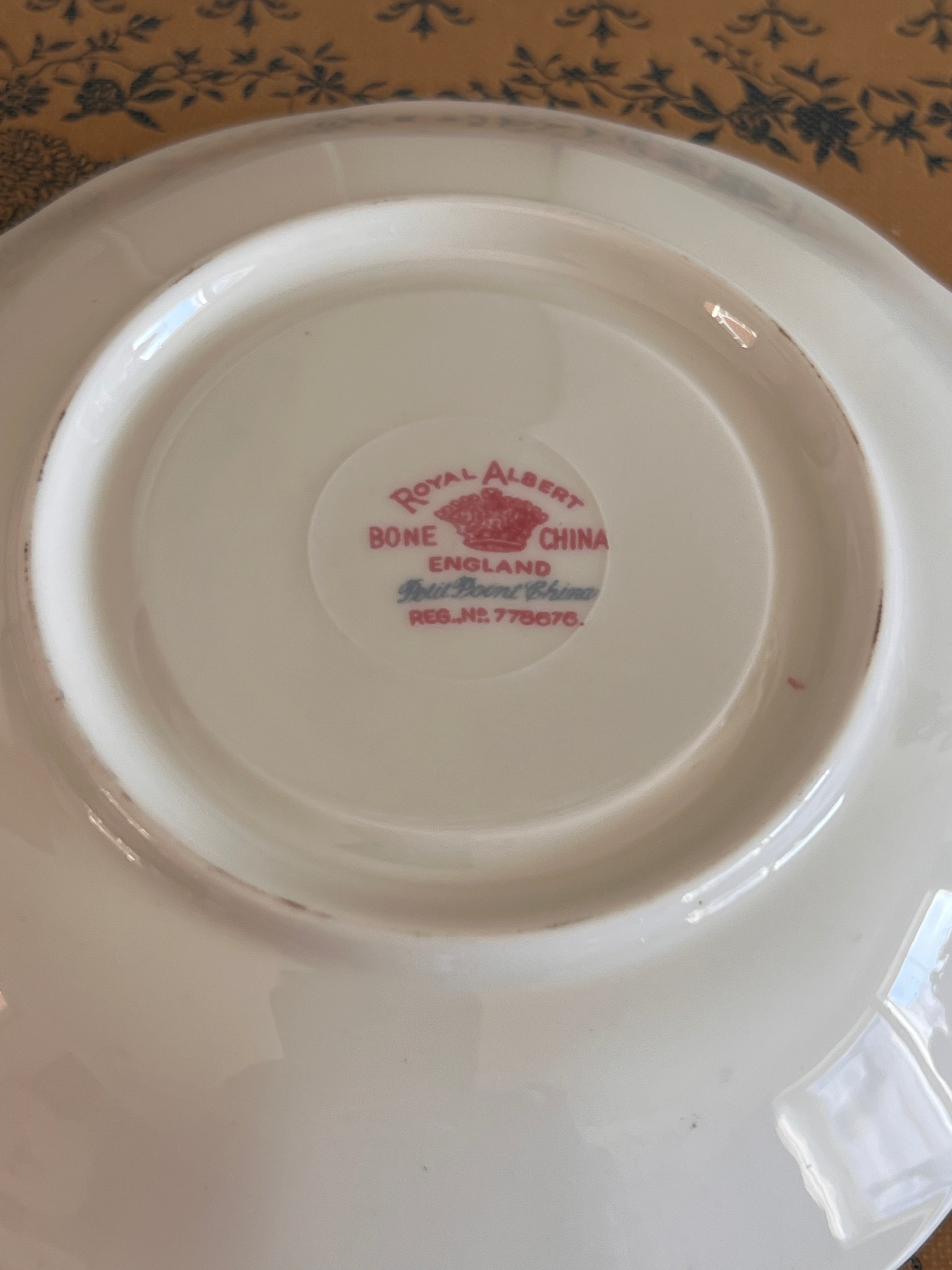 Royal Albert kop en schotel Petit Point