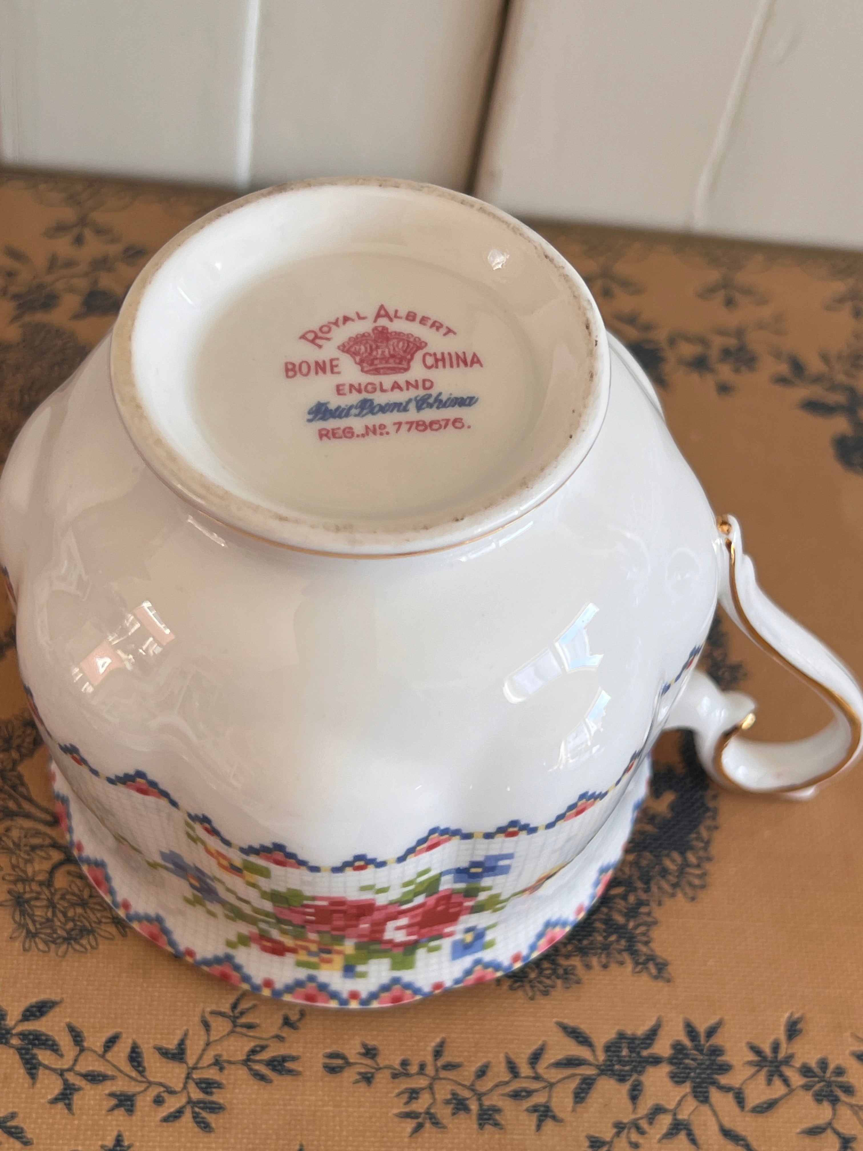 Royal Albert kop en schotel Petit Point