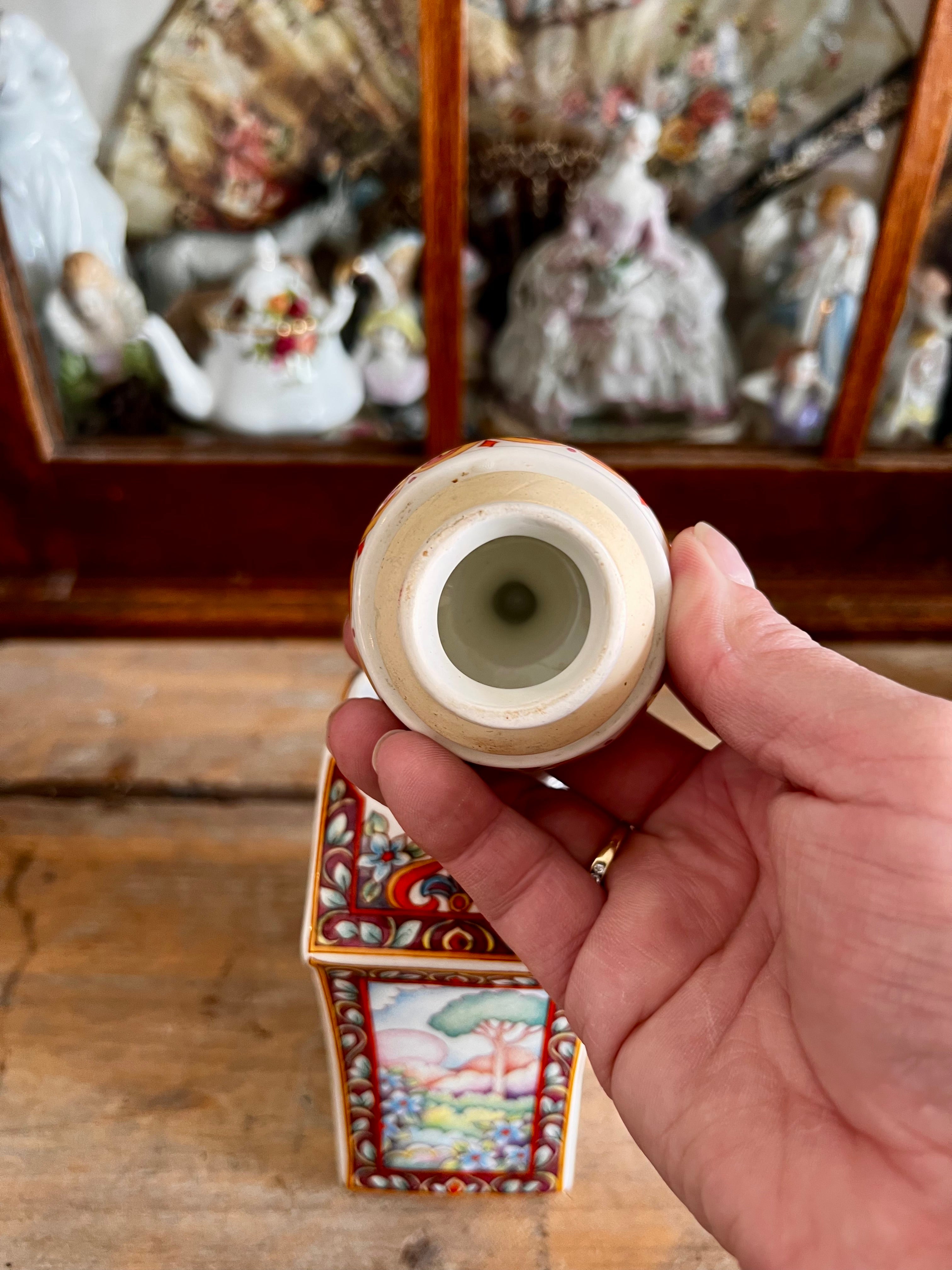 Sadler porseleinen theebus "Idian Tea" uit de "World of Tea Collection"