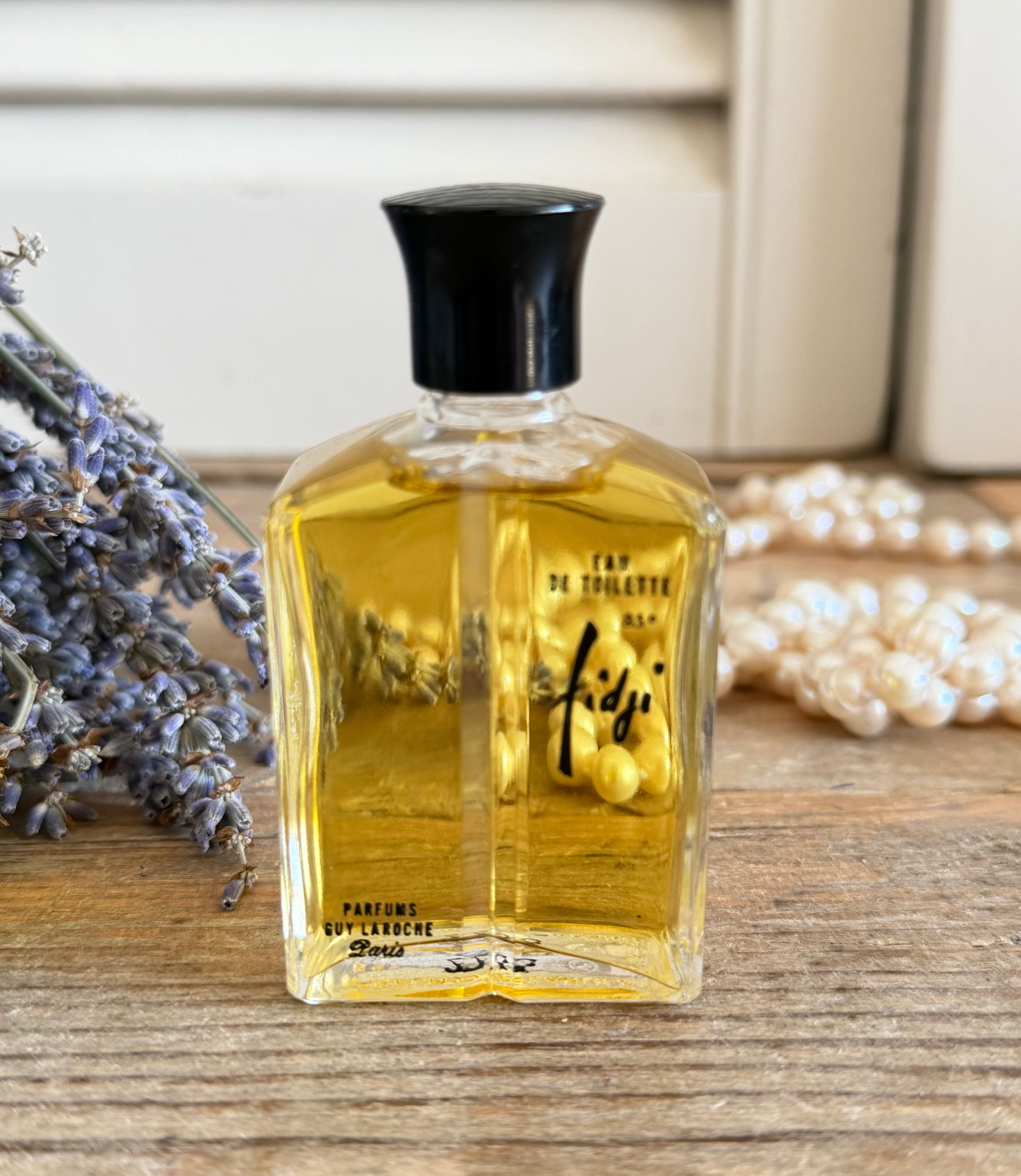 Vintage Guy Laroche Fidj, Fidji eau de toilette, vintage parfum, parfumverzamelaar, vintage parfumfles, boudoir decoratie, Guy Laroche Paris, Sofia&