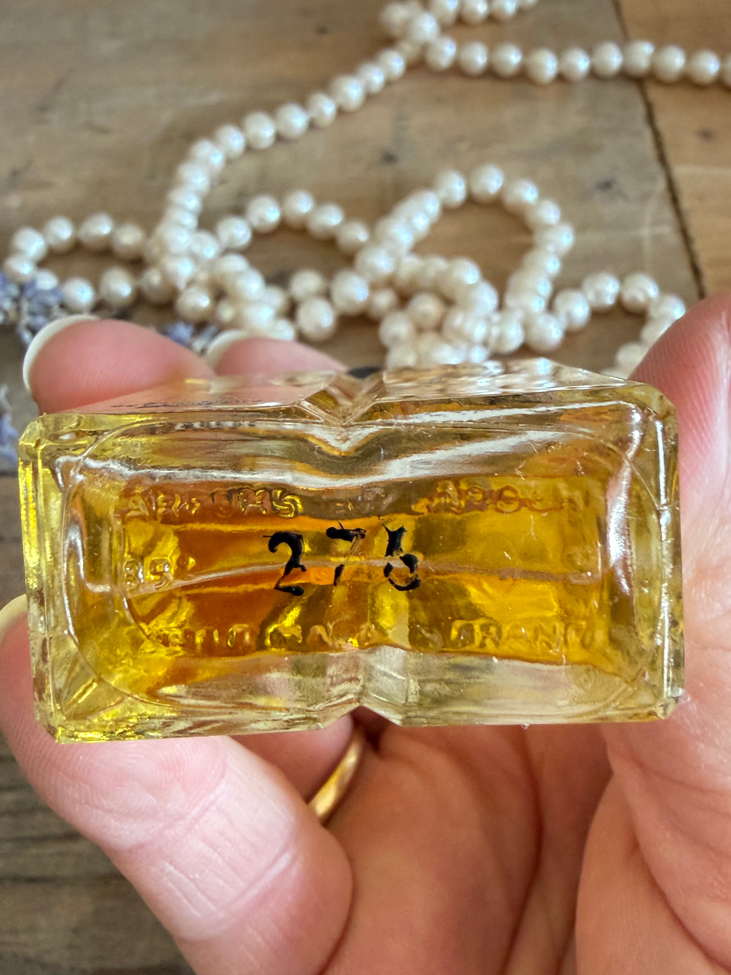 Vintage Guy Laroche Fidj, Fidji eau de toilette, vintage parfum, parfumverzamelaar, vintage parfumfles, boudoir decoratie, Guy Laroche Paris, Sofia&
