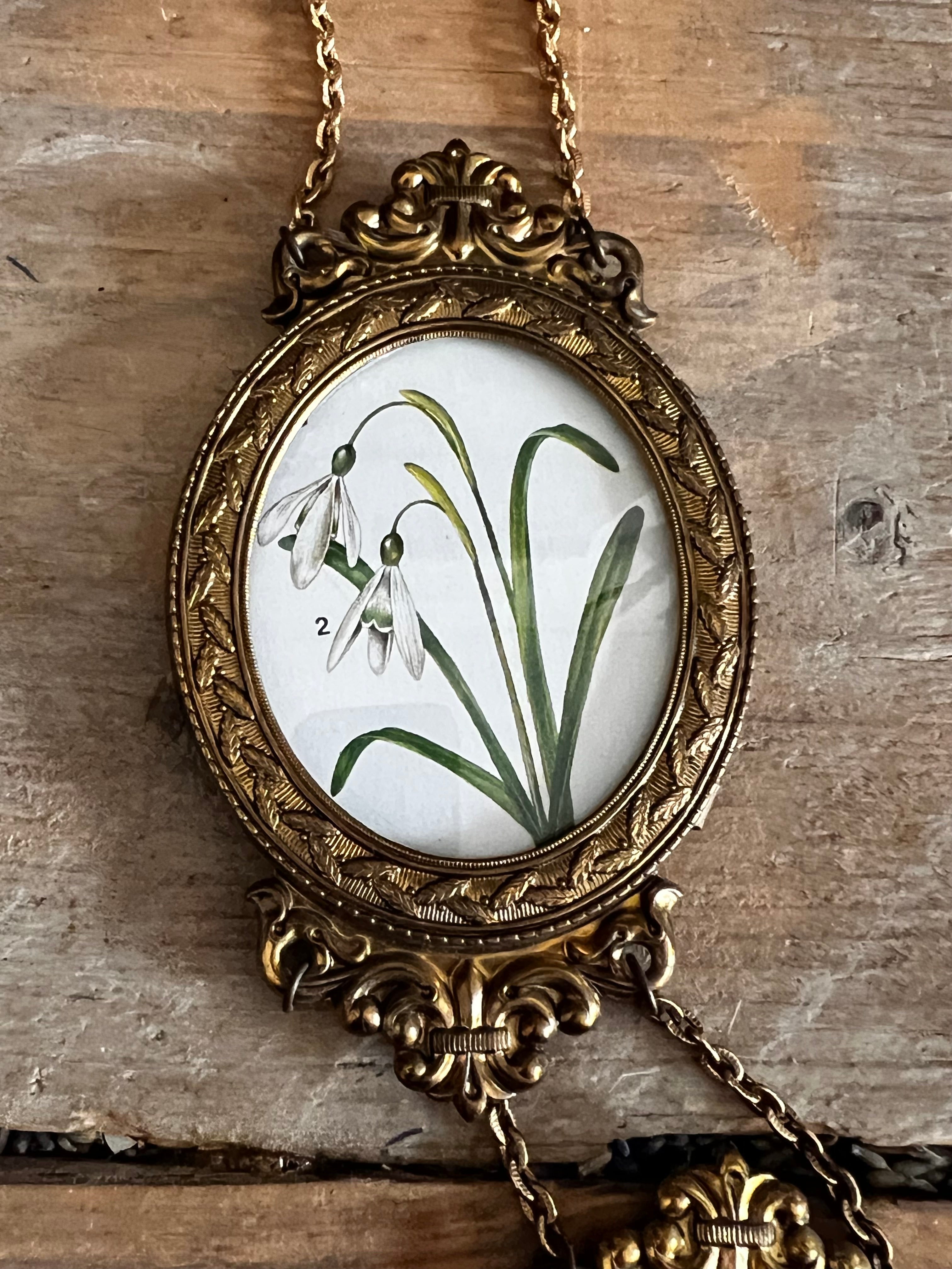  goudkleurige kettinglijstjes, vintage fotolijstjes jaren 70, ovale fotolijsten aan elkaar, retro wanddecoratie, kettinglijst voor foto’s, jaren 80 fotolijstjes, vintage fotopresentatie, decoratieve fotolijstjes