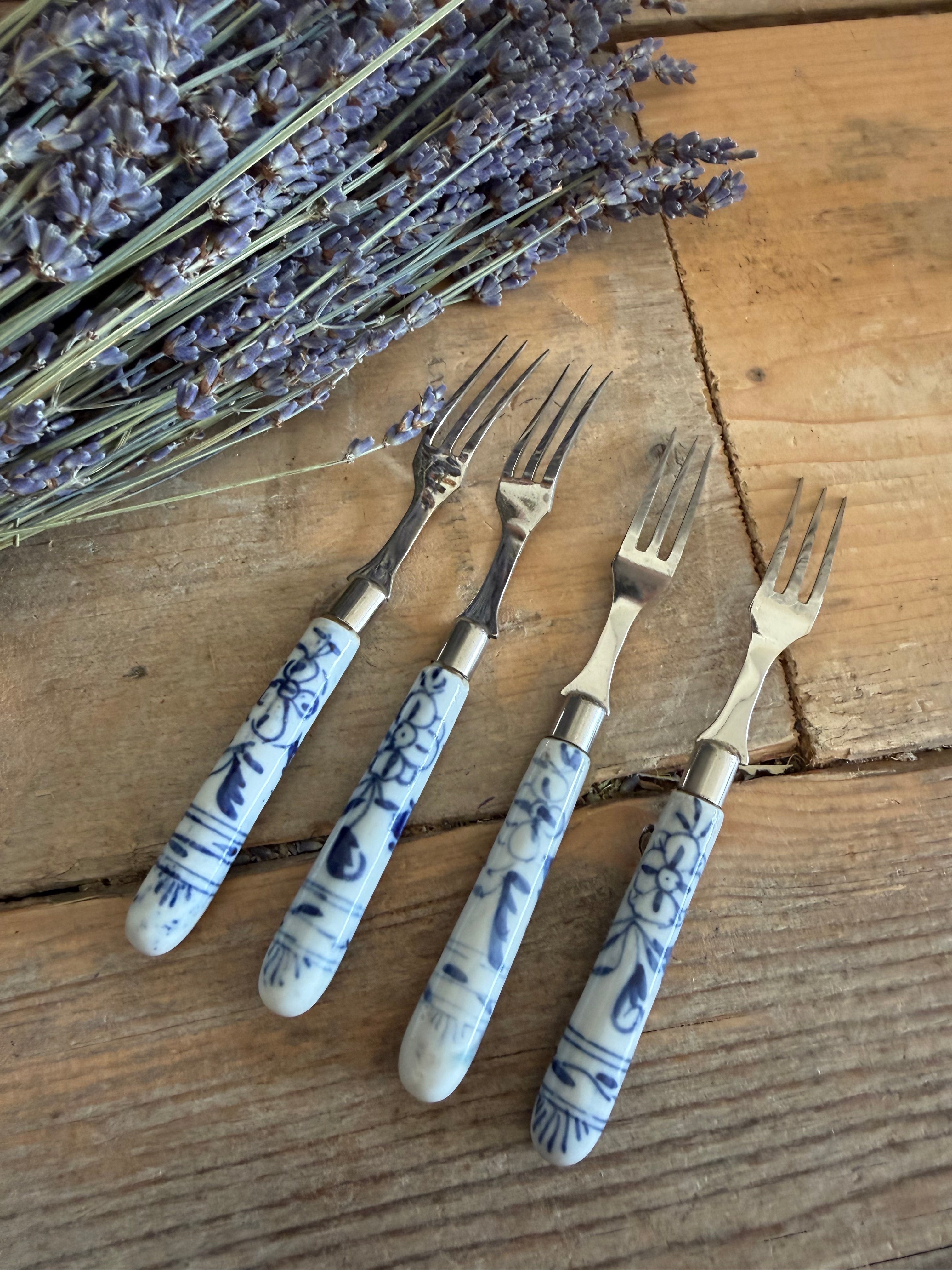 Vintage Zwiebelmuster vorkjes, taartvorkjes, dessertvorkjes, blauw wit bestek, porseleinen handgrepen,Blue Onion bestek, vintage bestek, Sofia&