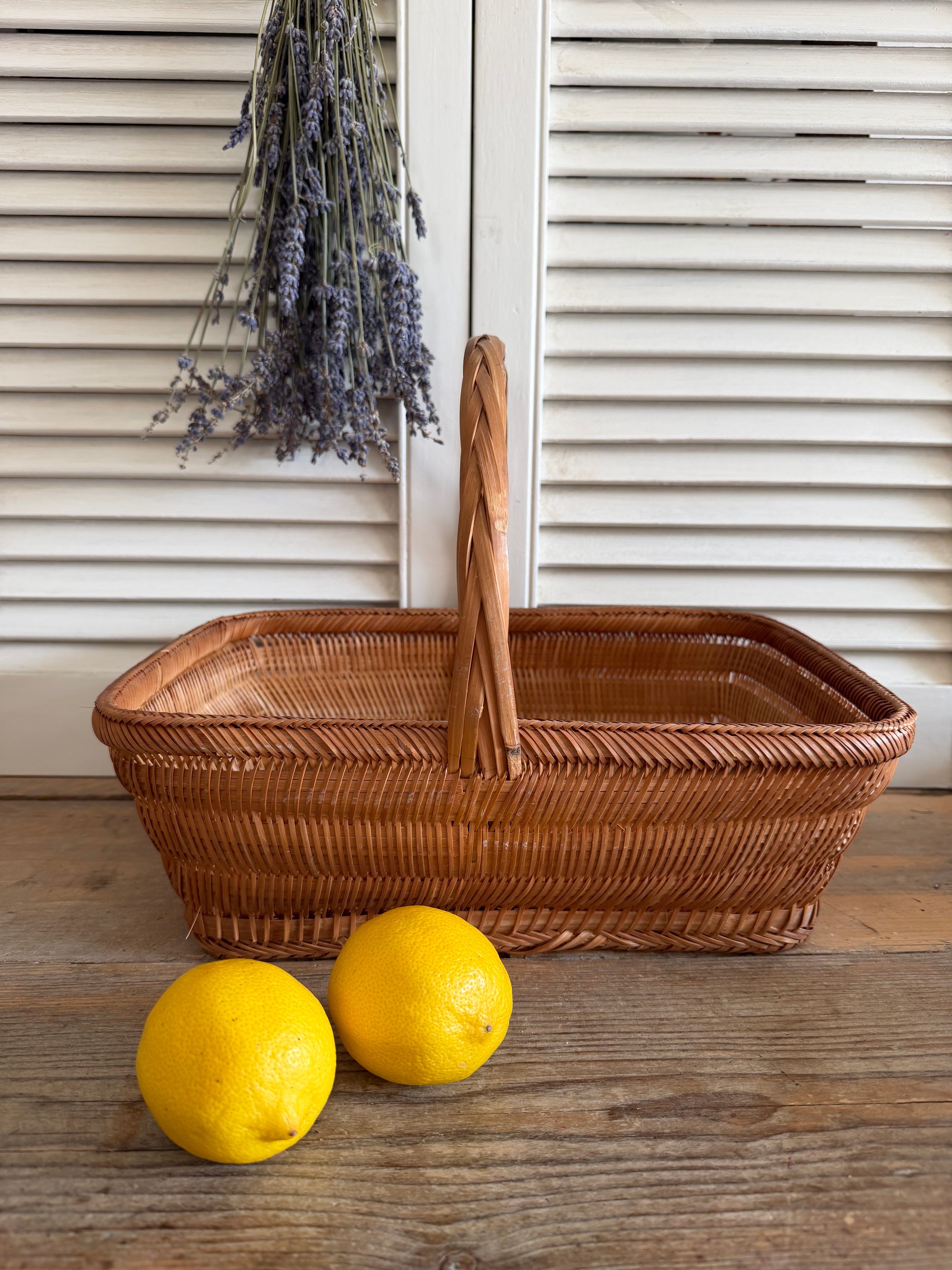 Vintage picknickmand, rotan picknickmand, rietenmand met hengsel, Franse brocante, Sofia&