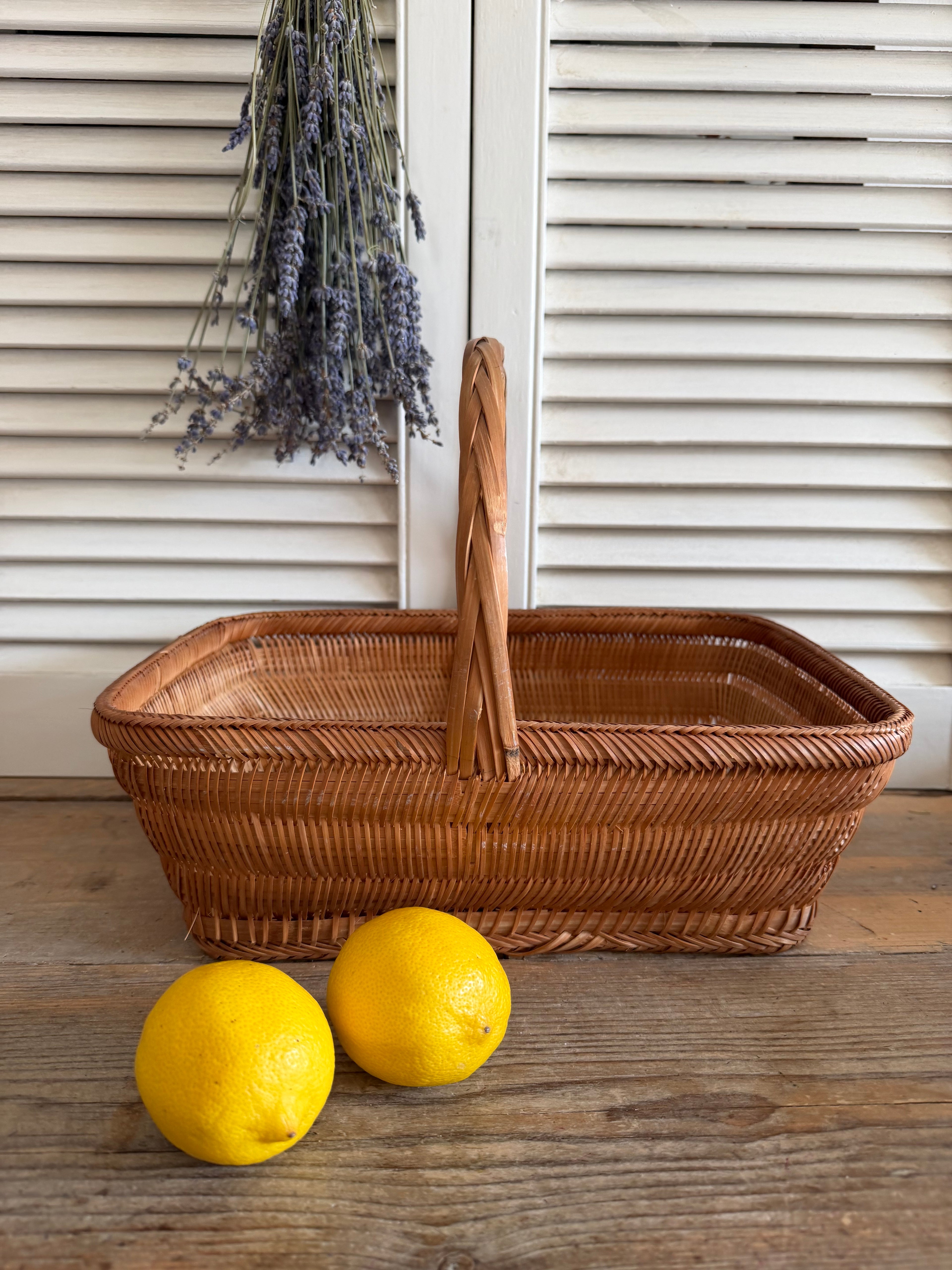 Vintage picknickmand, rotan picknickmand, rietenmand met hengsel, Franse brocante, Sofia&