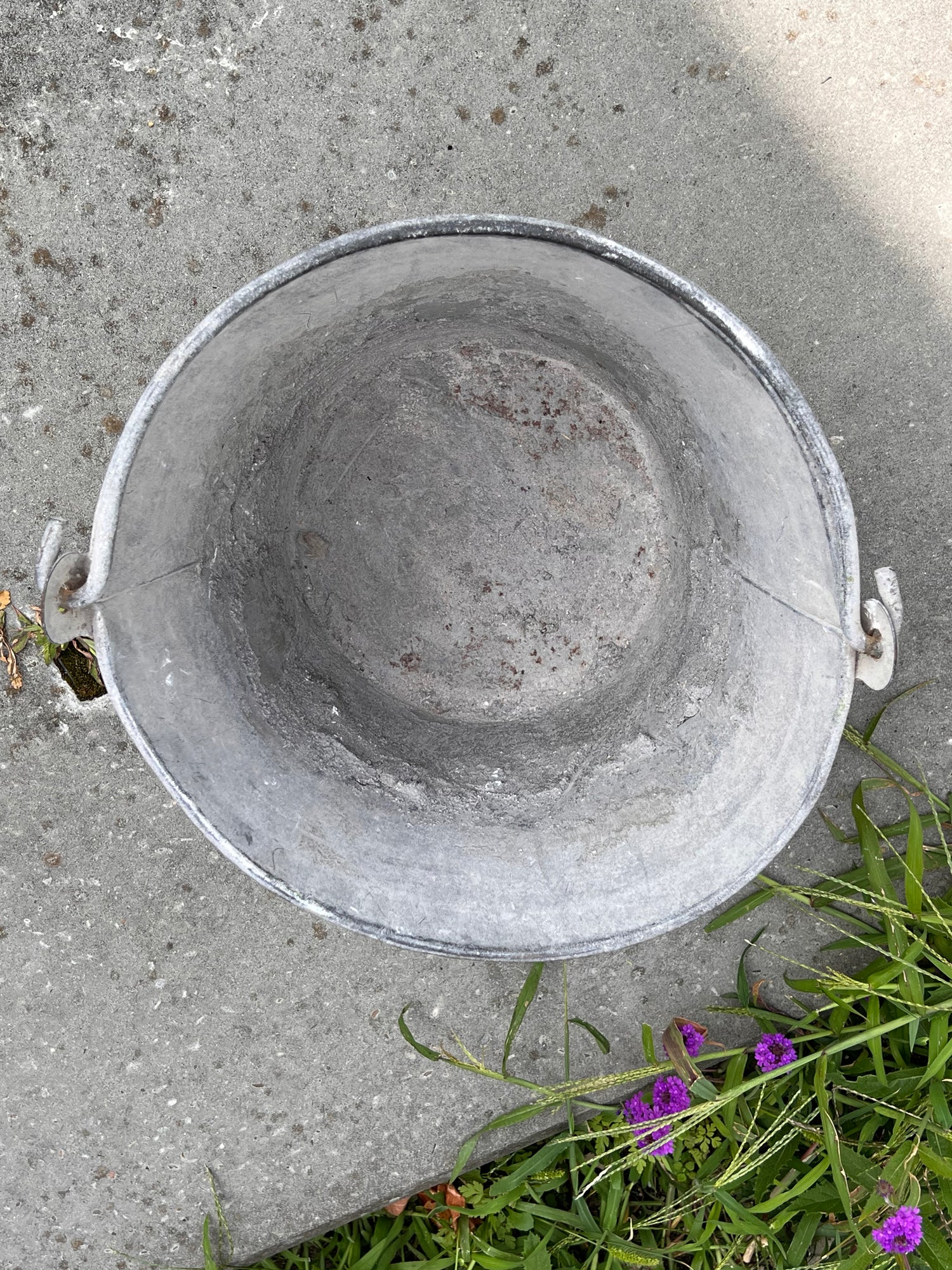 Bucket of zinc