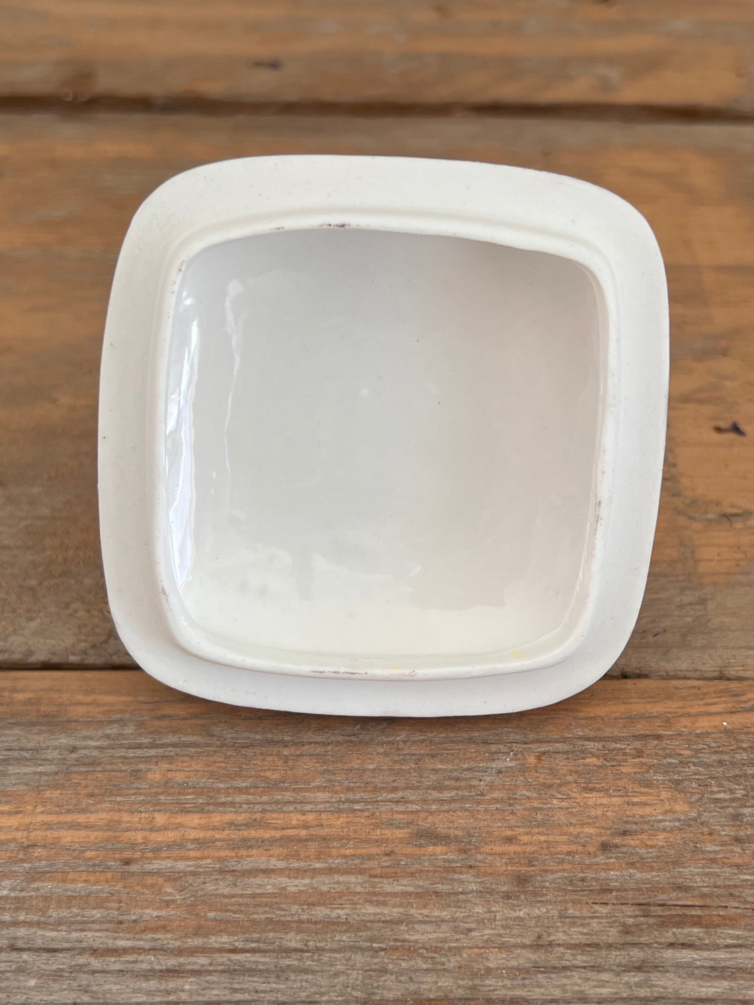Lidded box rose