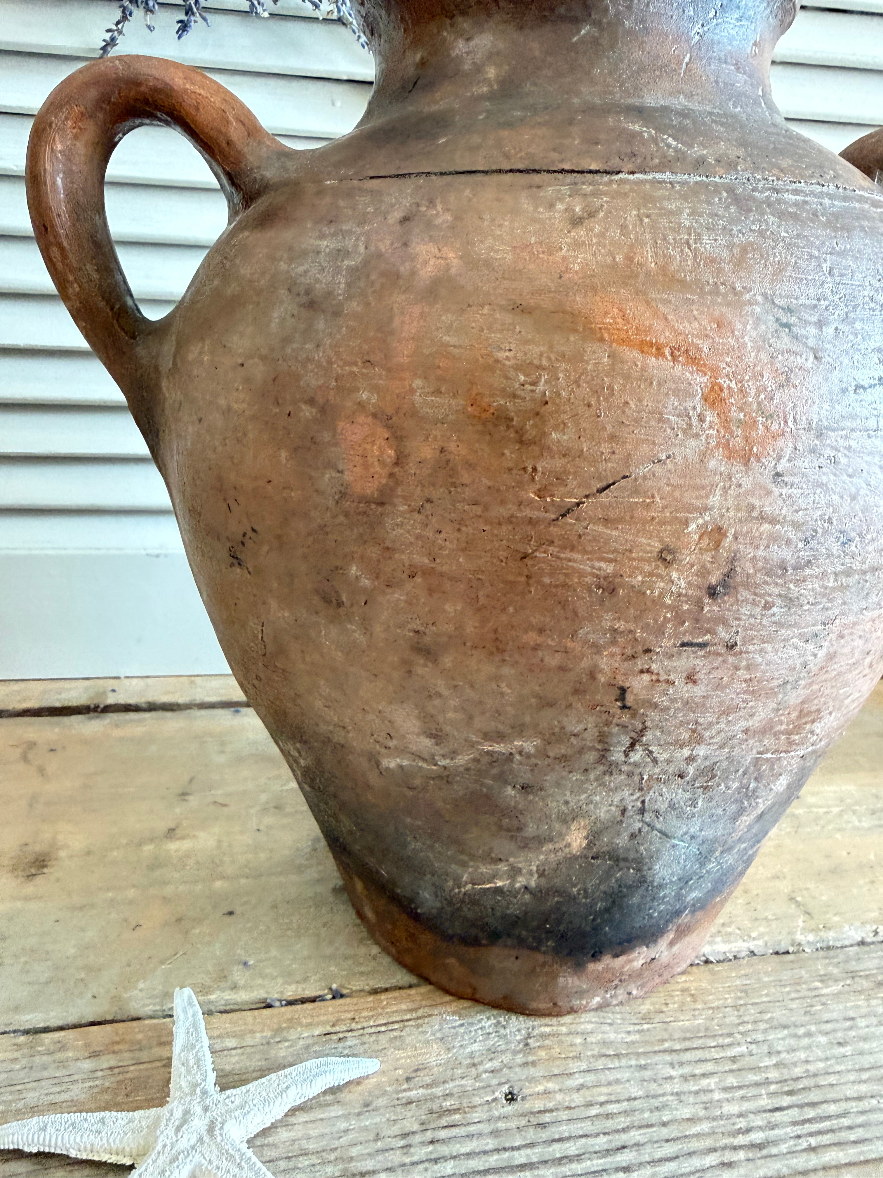 antieke terracotta kruik, Franse kruik, olijfkruik, wijnkruik, landelijke decoratie, authentiek aardewerk, Provence stijl, mediterrane woonaccessoires, amphora, Sofia&