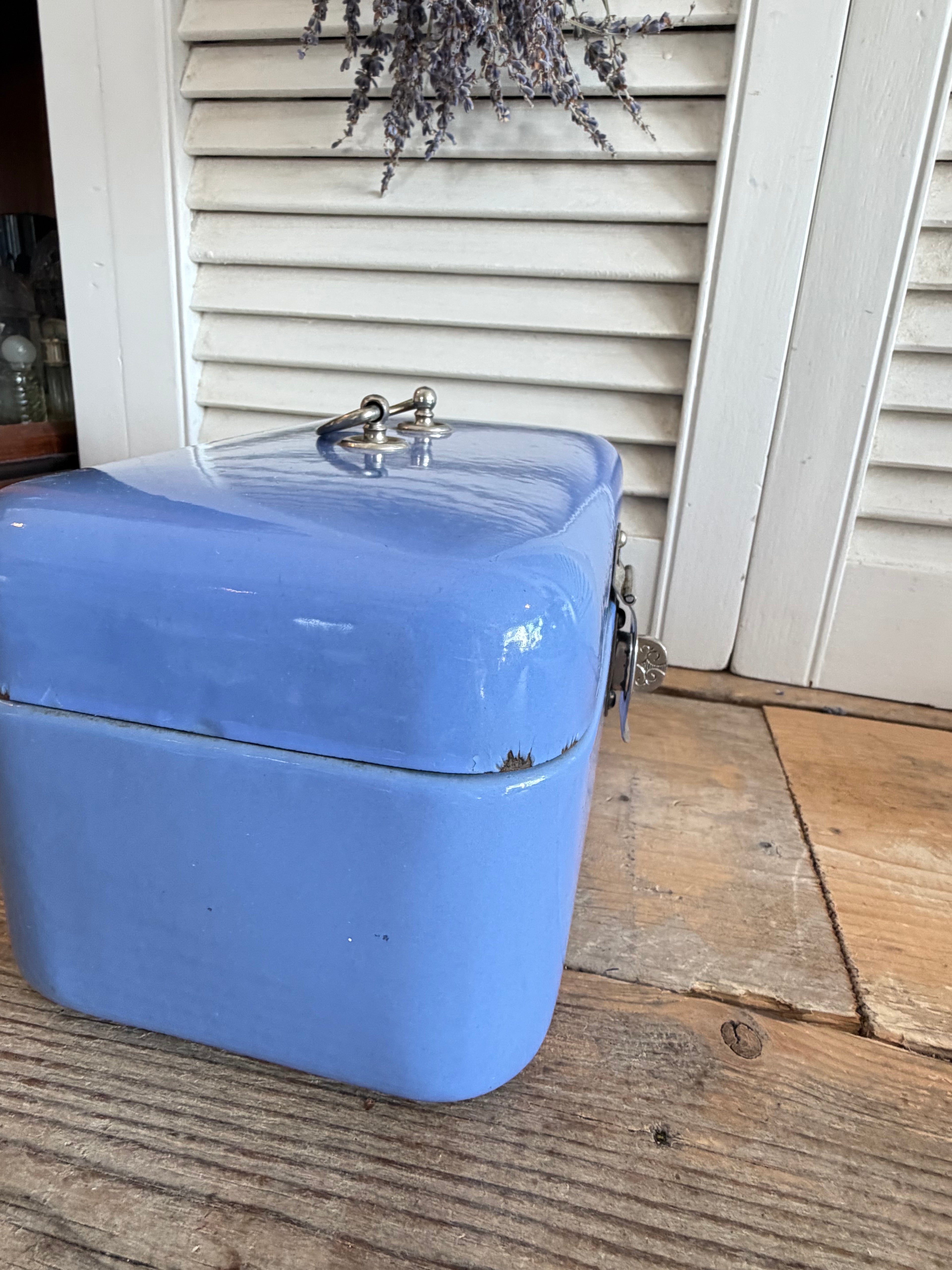 vintage emaille lunchbox jaren 50, blauwe emaille opbergbox, retro metalen lunchbox, Sofia&