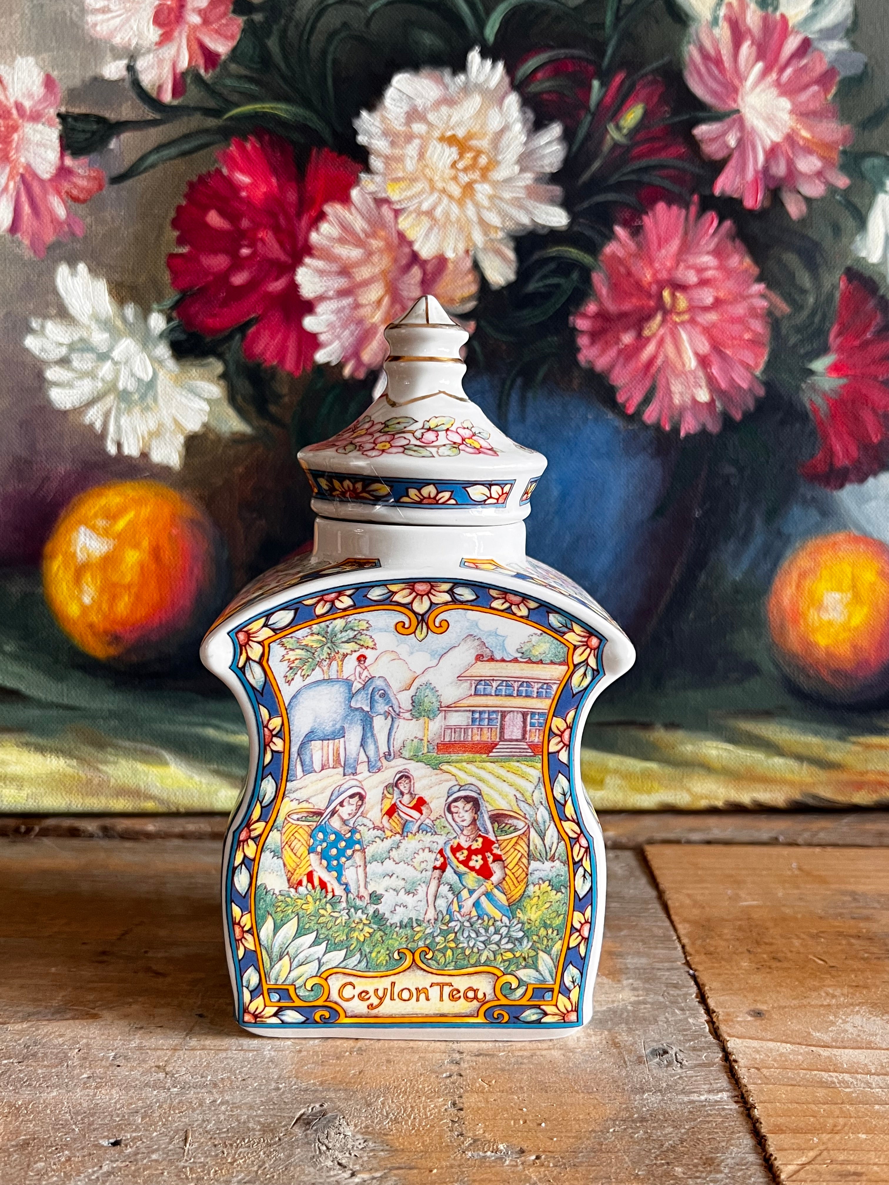 Sadler the world of tea collection theebus tea caddy