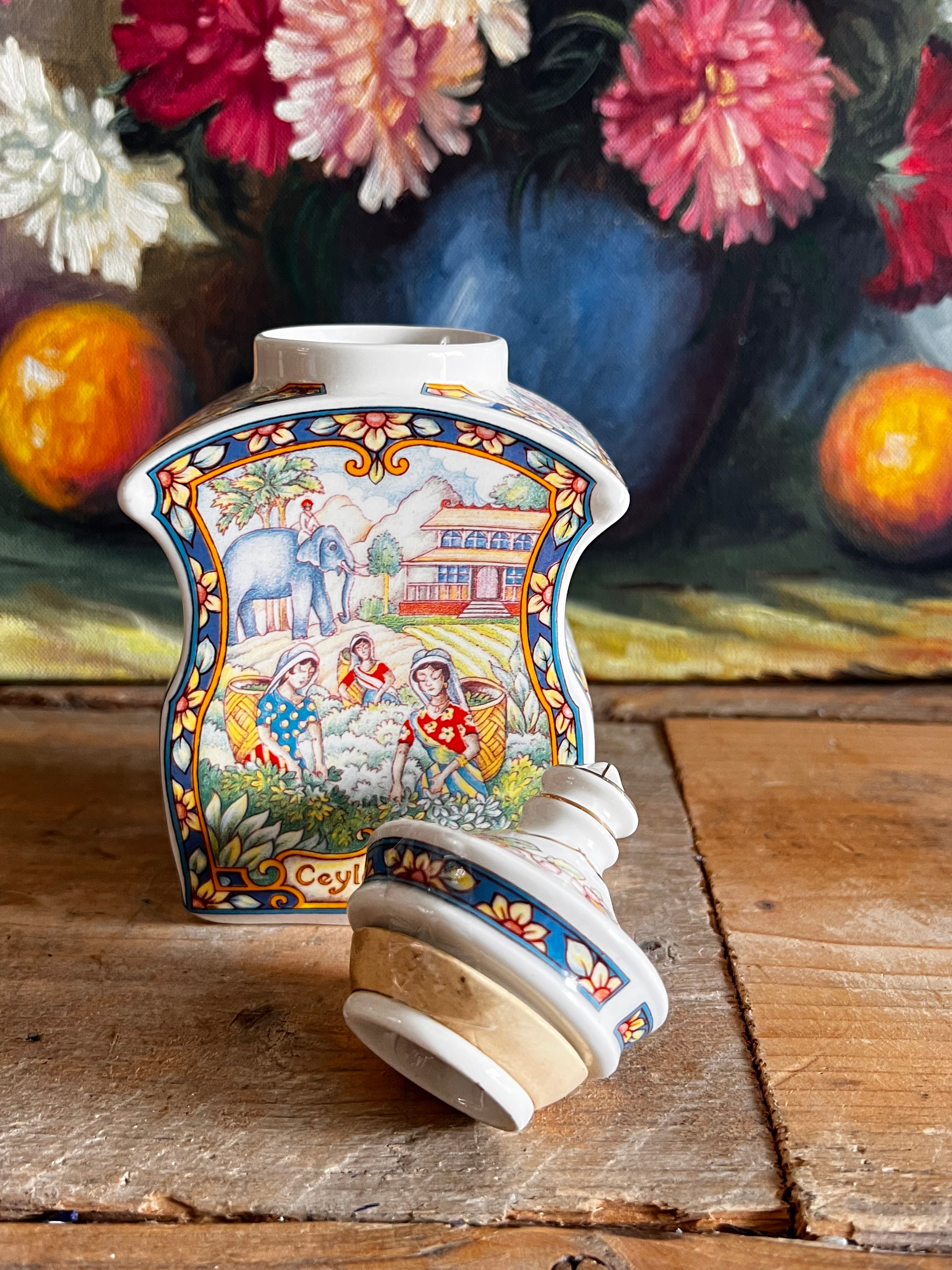 Theebus Sadler tea caddy