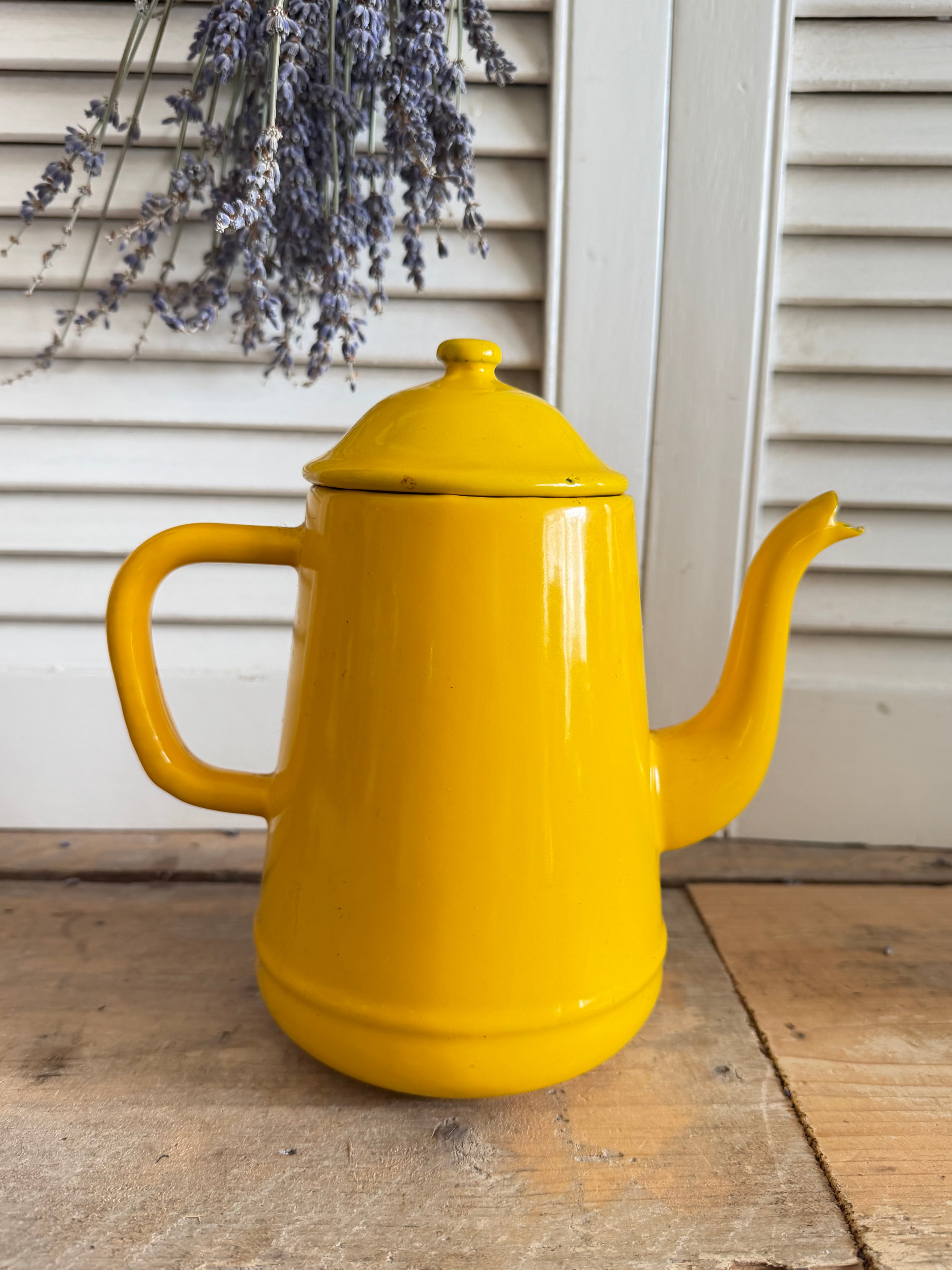 Emaille, emaille koffiepot, vintage emaille koffiepot, gele koffiepot, retro, jaren 70, Sofia&