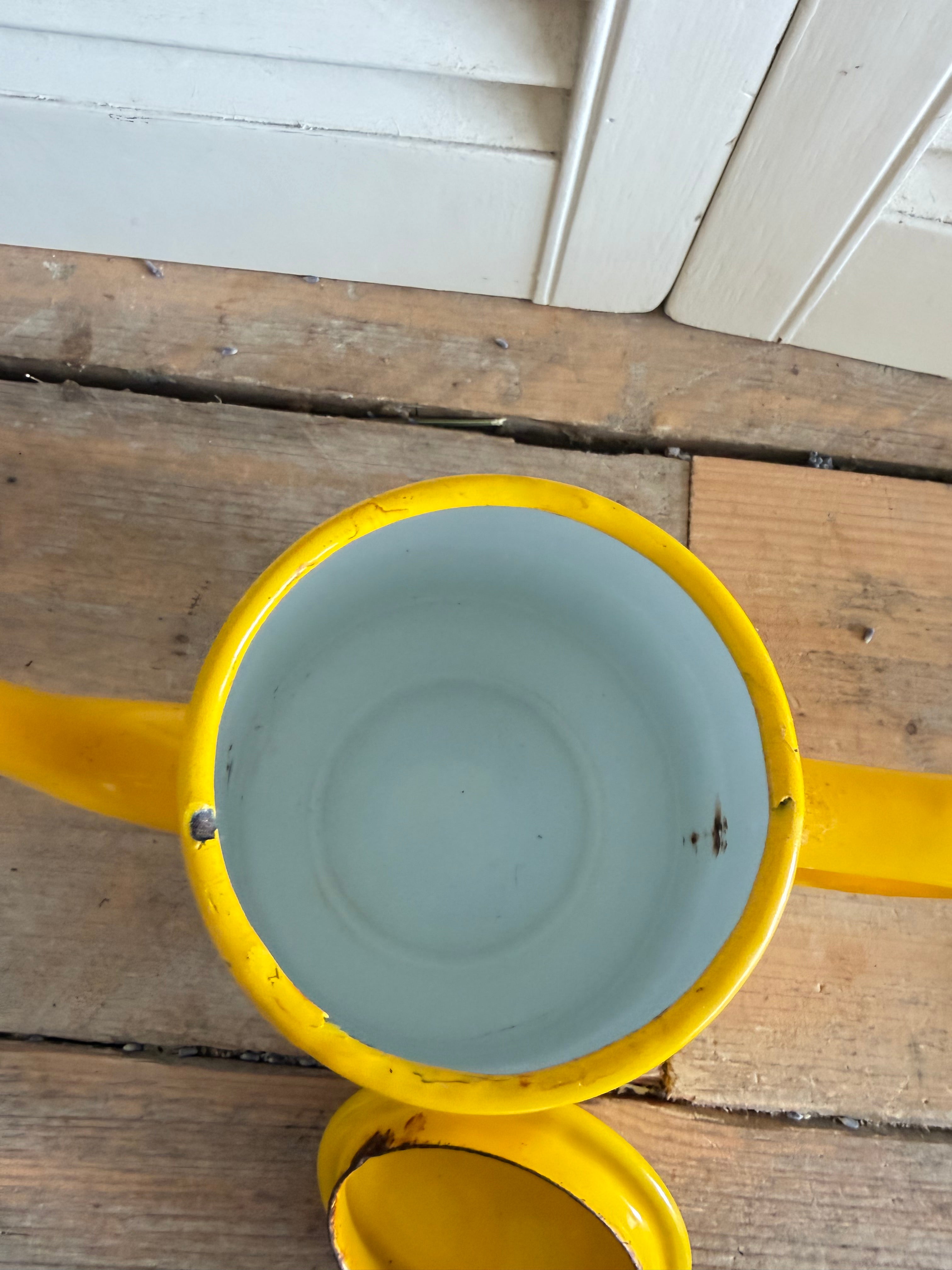 Emaille, emaille koffiepot, vintage emaille koffiepot, gele koffiepot, retro, jaren 70, Sofia&