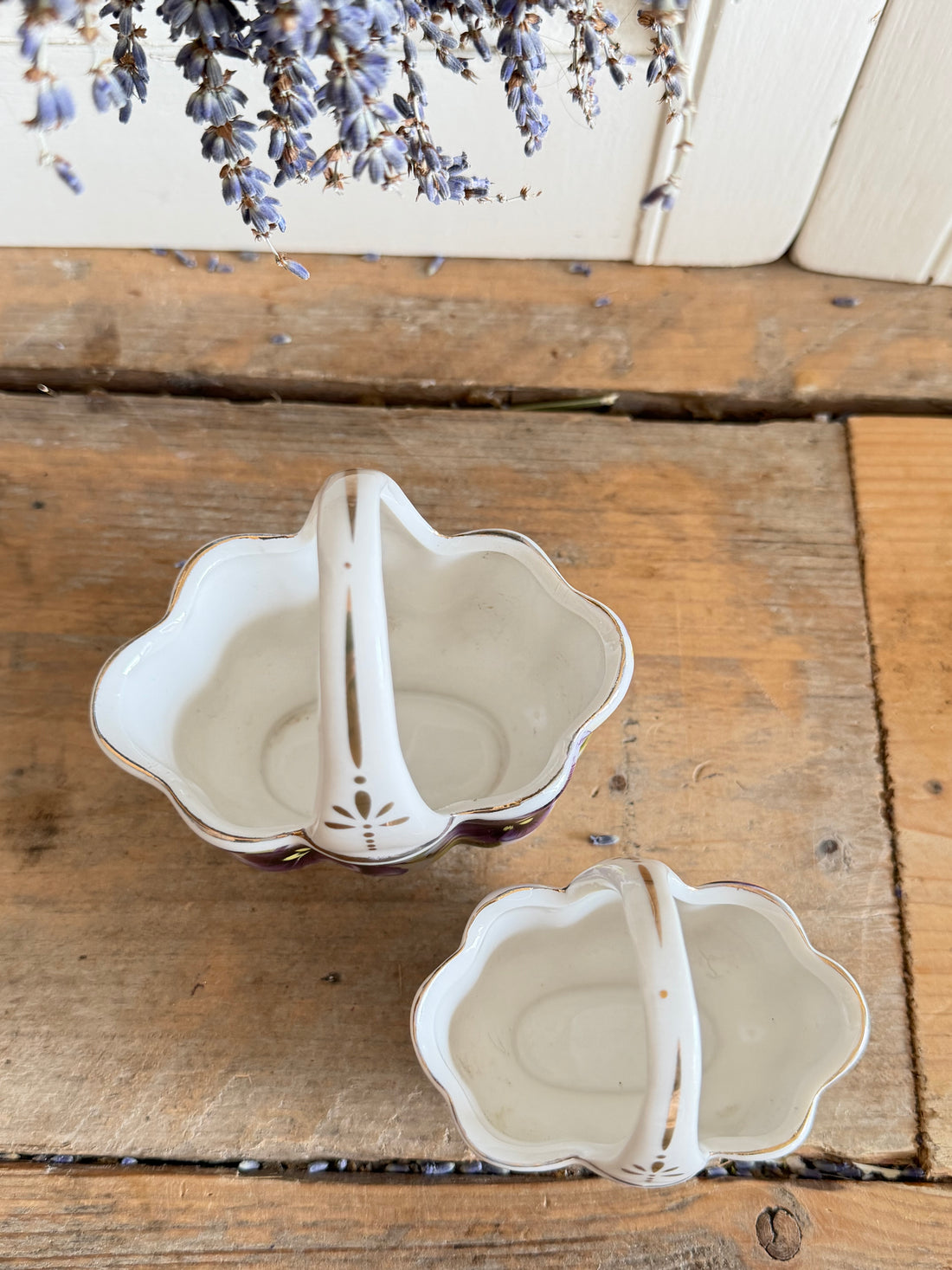 vintage porseleinen mandjes, viooltjes, Franse brocante , decoratieve mandjes, vintage woondecoratie, Sofia&