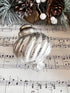 vintage kerstversiering, kerstbal antiek zilver, glazen kerstbal, vintage kerstbal swirl, antieke kerstversiering, duurzame kerstdecoratie, kerstboom versiering vintage, heksenknal