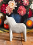 grijs Dala paardje hout, Zweeds houten paardje, Dala paardje decoratie, Scandinavisch interieuraccessoire, houten decoratie Paardje, duurzaam houten ornament, modern Dala paardje, data paardje