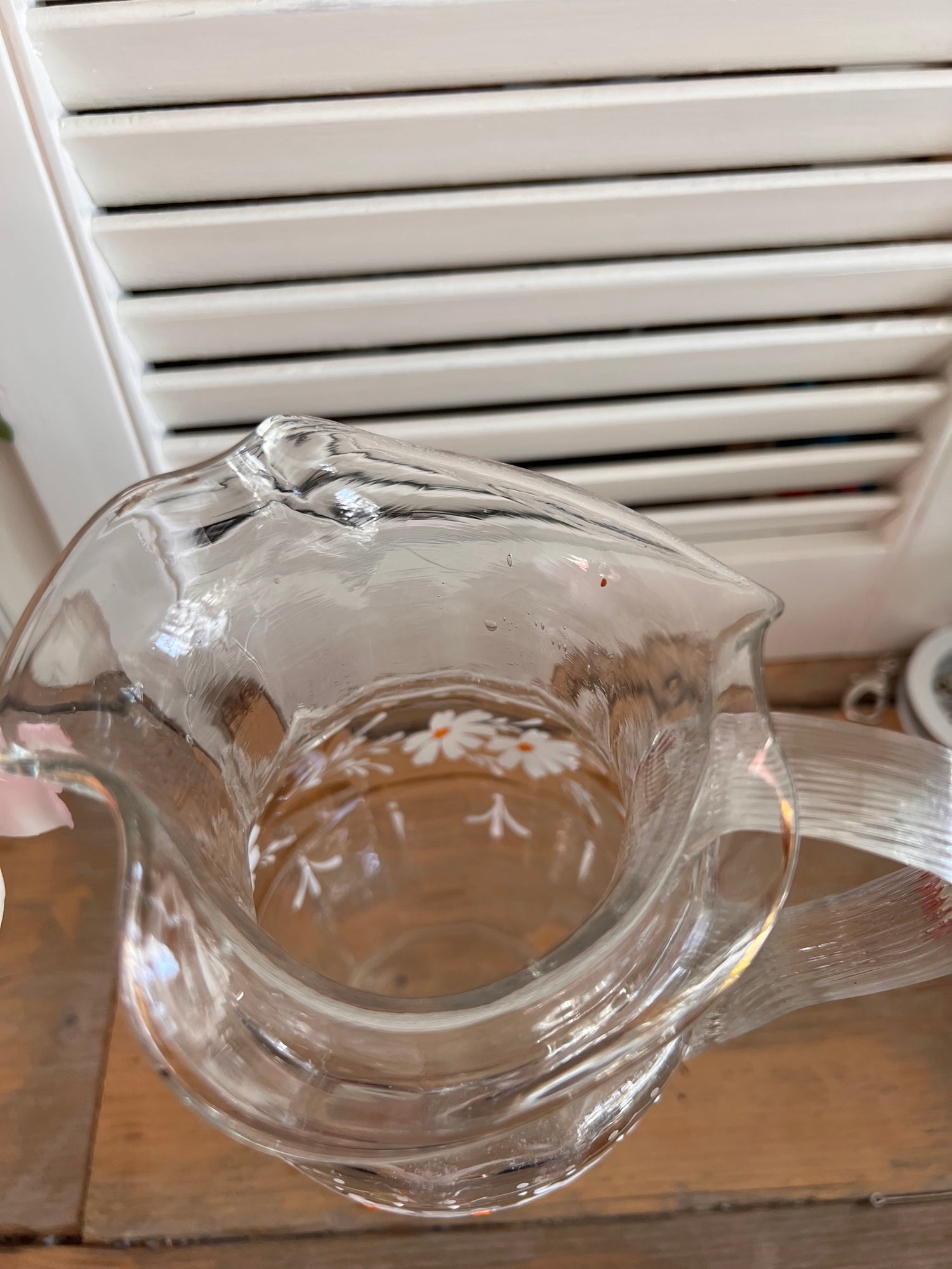 Victoriaanse waterkan margrieten