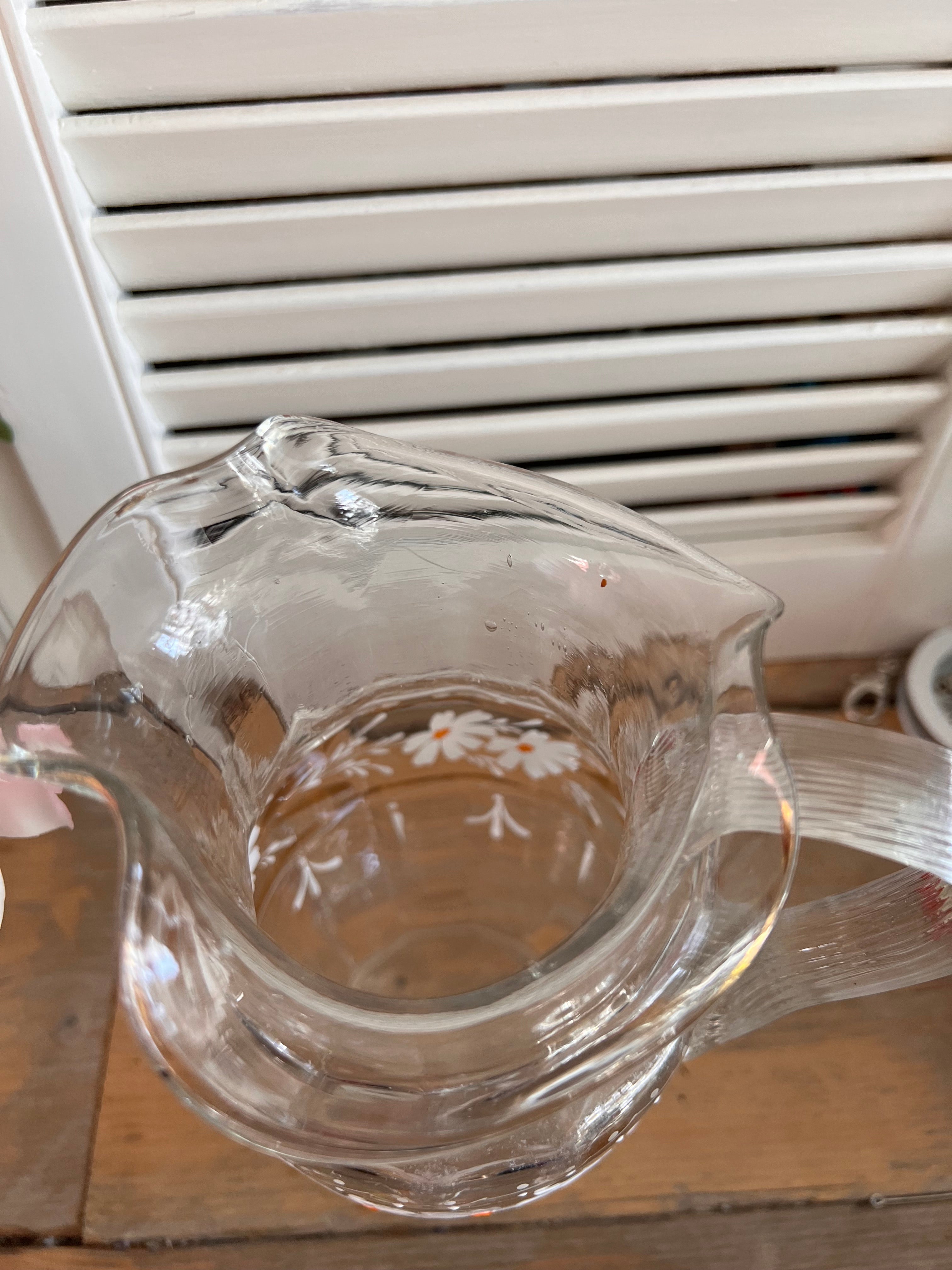 Victoriaanse waterkan margrieten