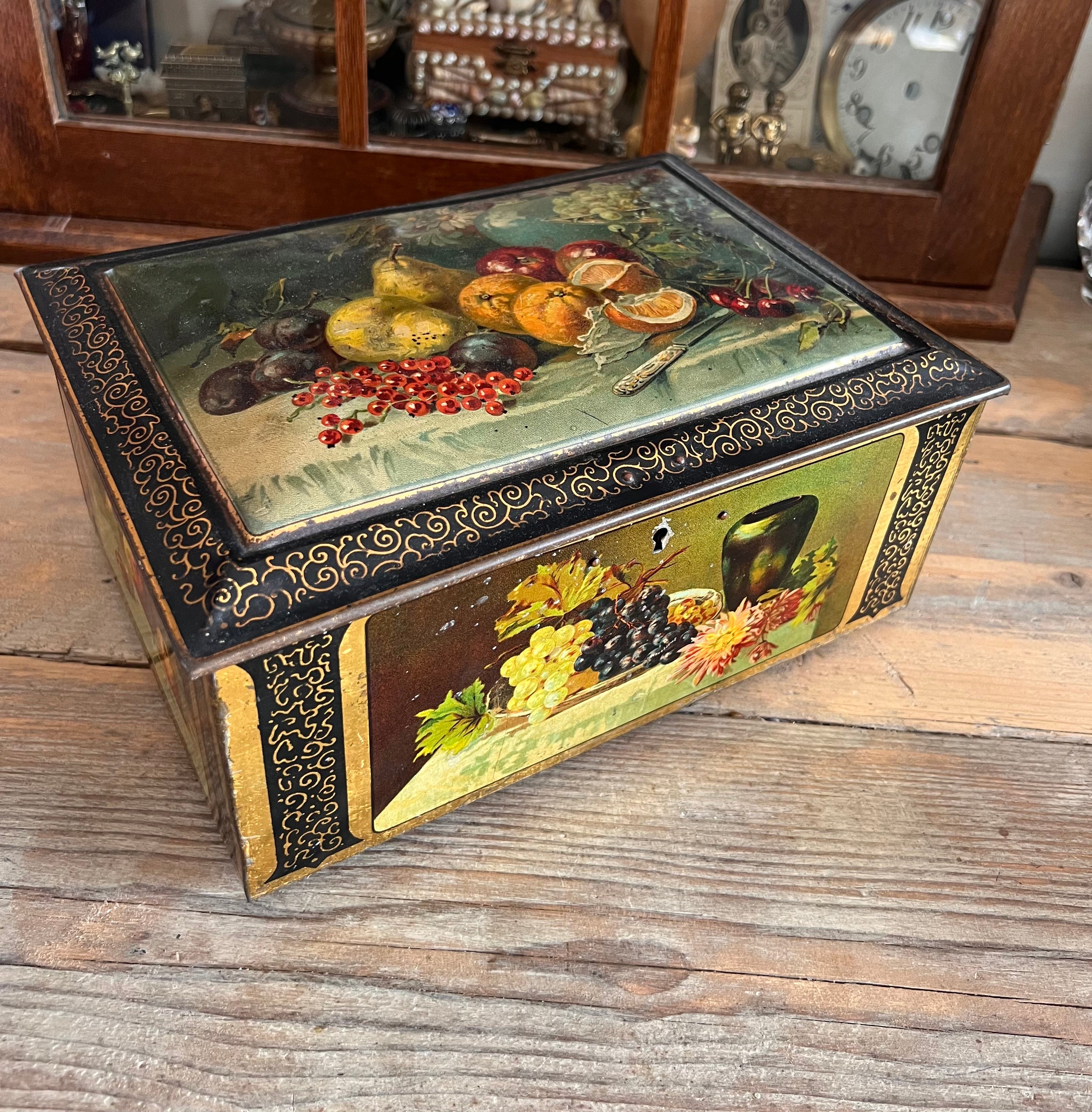 Antiek blik met fruitdecor