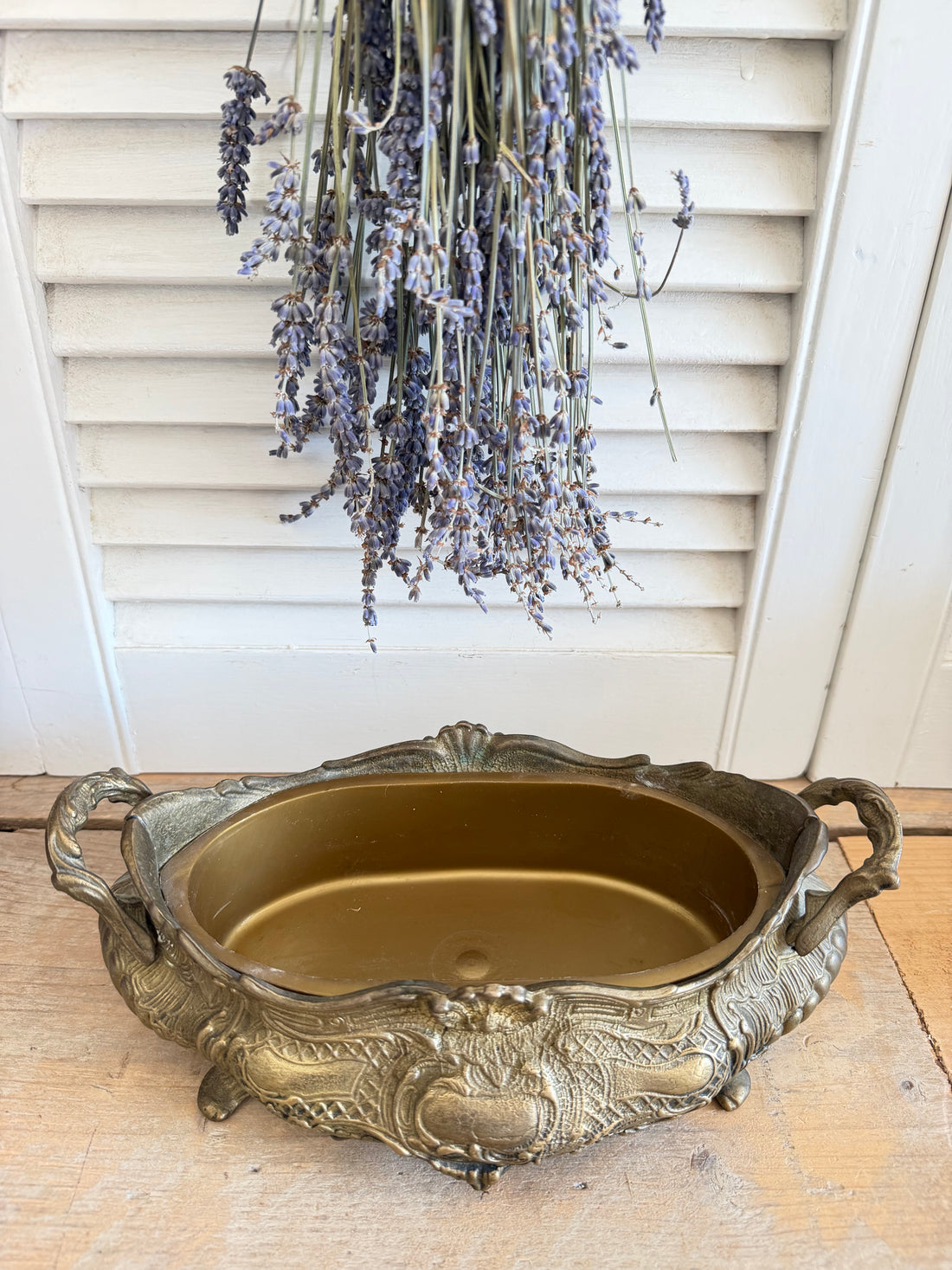 vintage jardinière, jaren 60 plantenbak, barok bloempot, goudkleurige plantenbak, rococo decoratie, French light academia decoratie, Sofia&