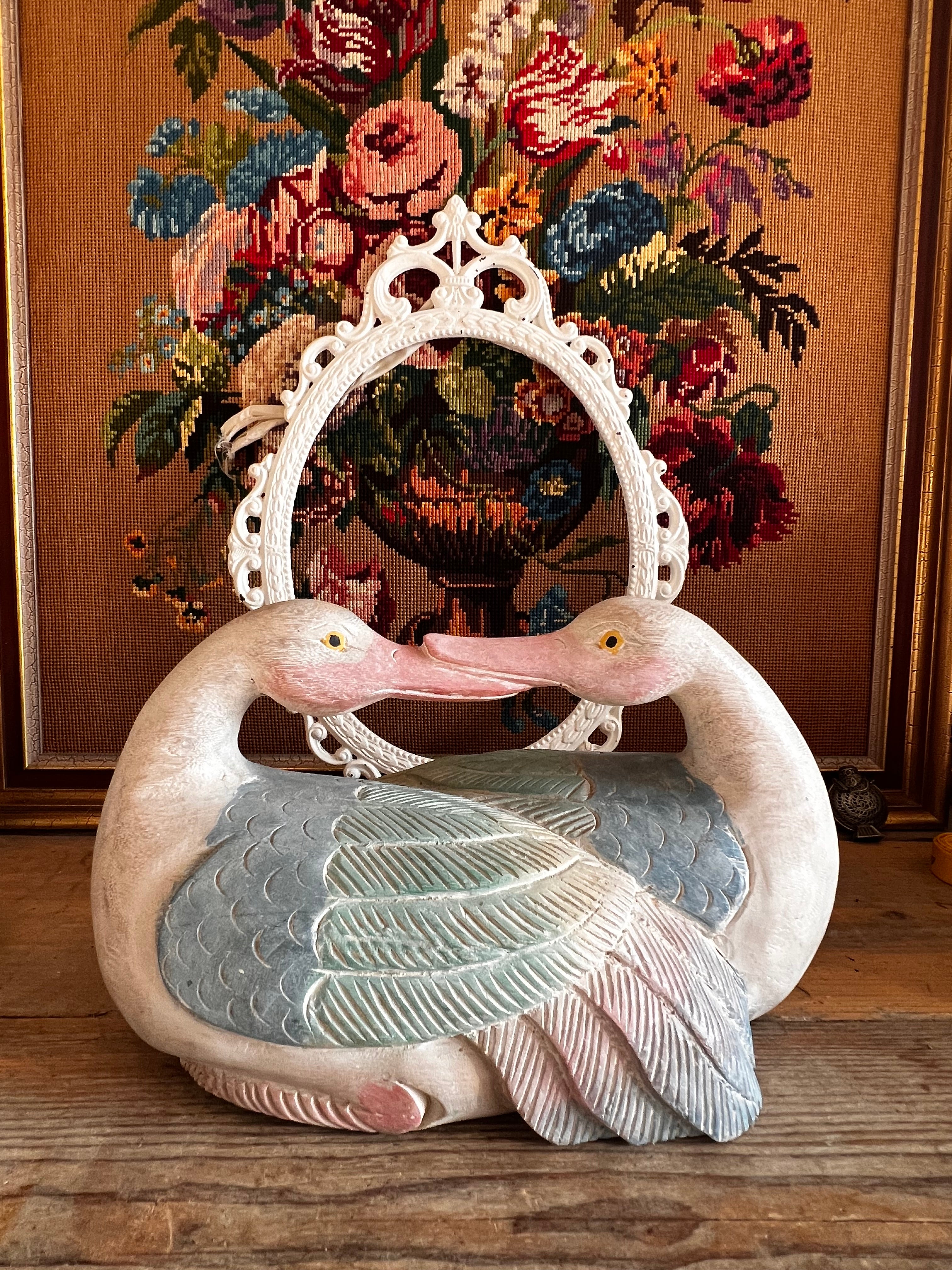 vintage vogelpaar hout, houten vogelpaar, vintage houten decoratie, handgemaakt houten vogelpaar, houten vogeltjes uit één stuk, rustieke houtdecoratie, natuurdecoratie vintage, ambachtelijke houten vogels.