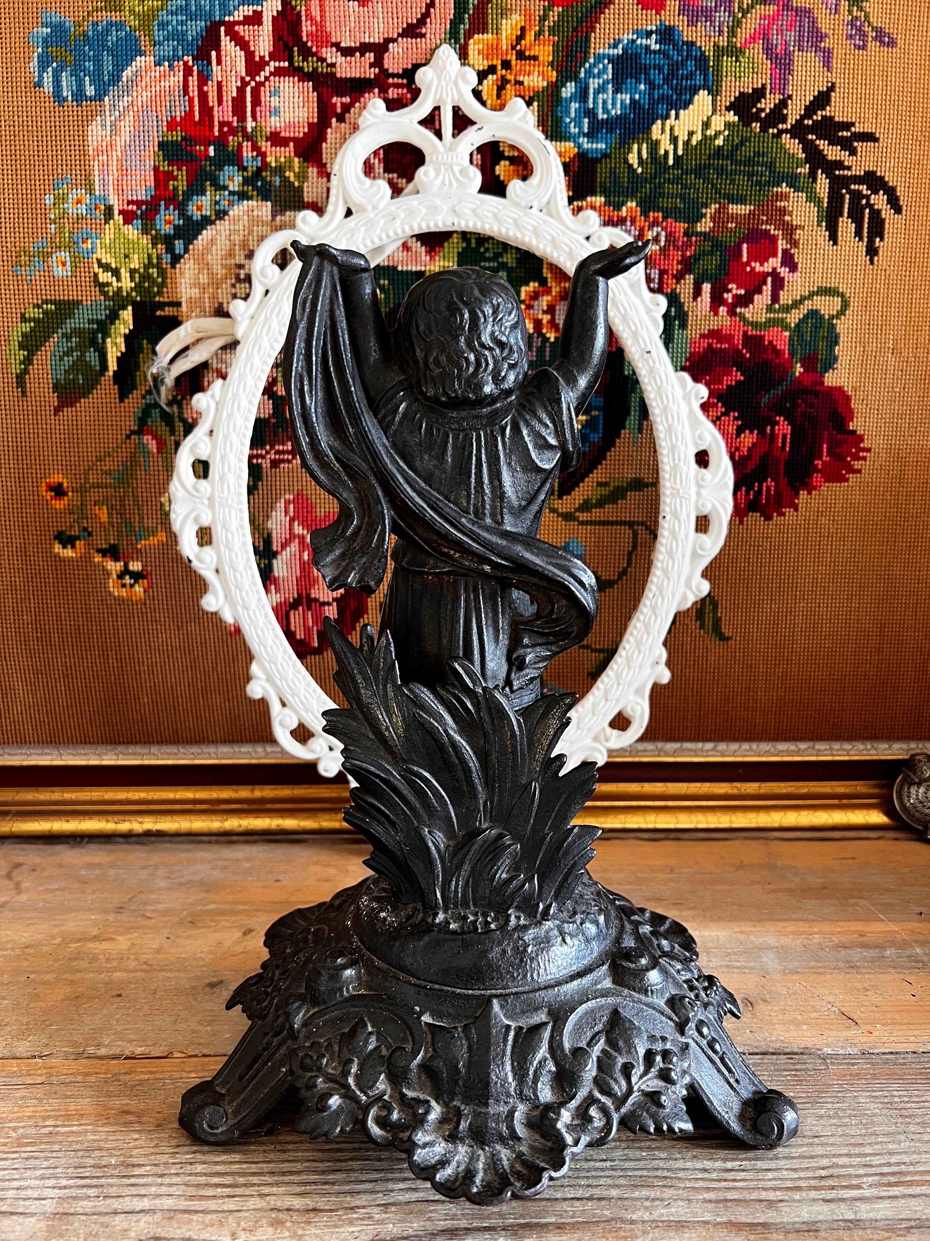 Antieke gietijzeren putti - zwart