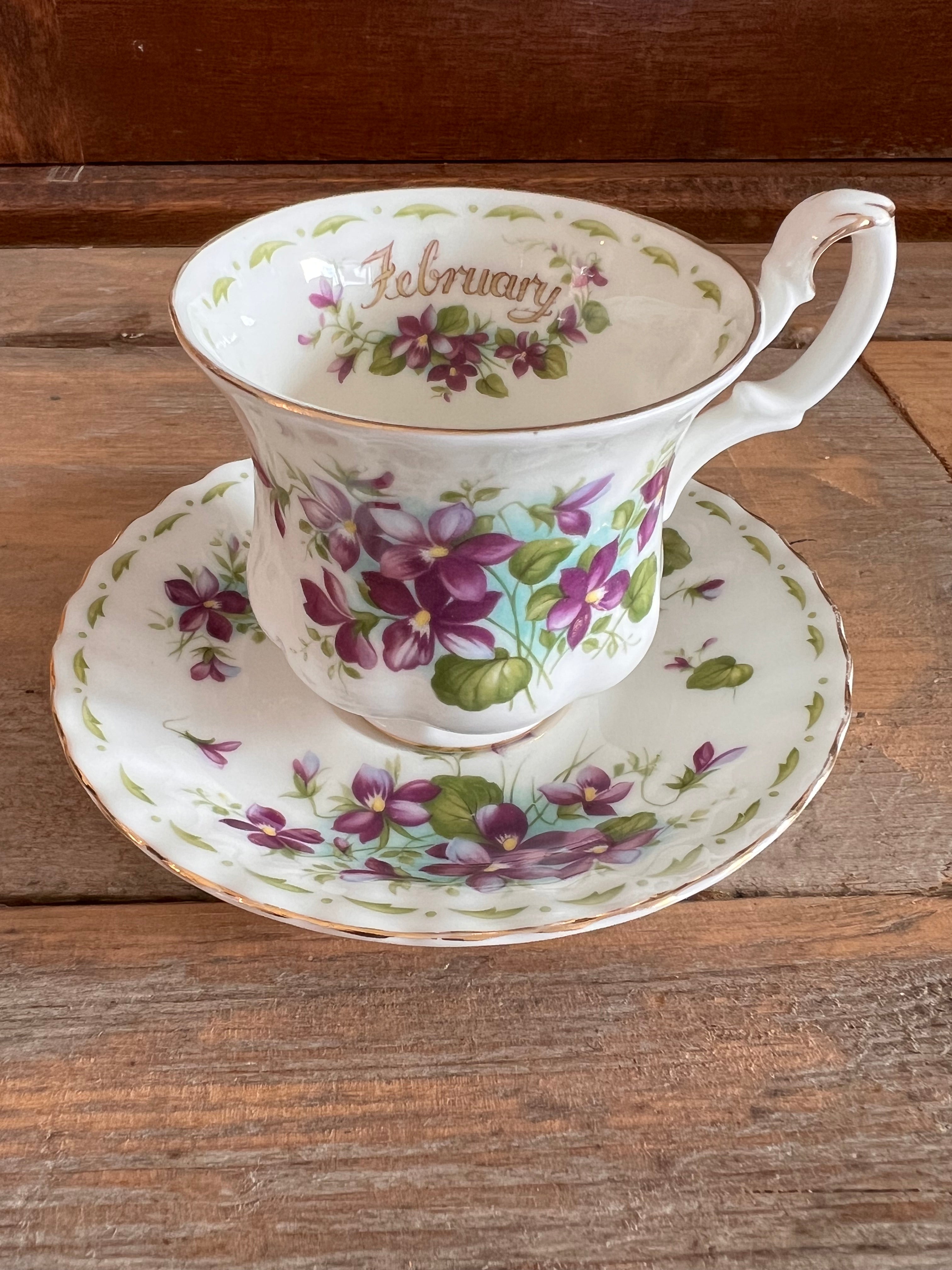 Kop en schotel Flower of the month February