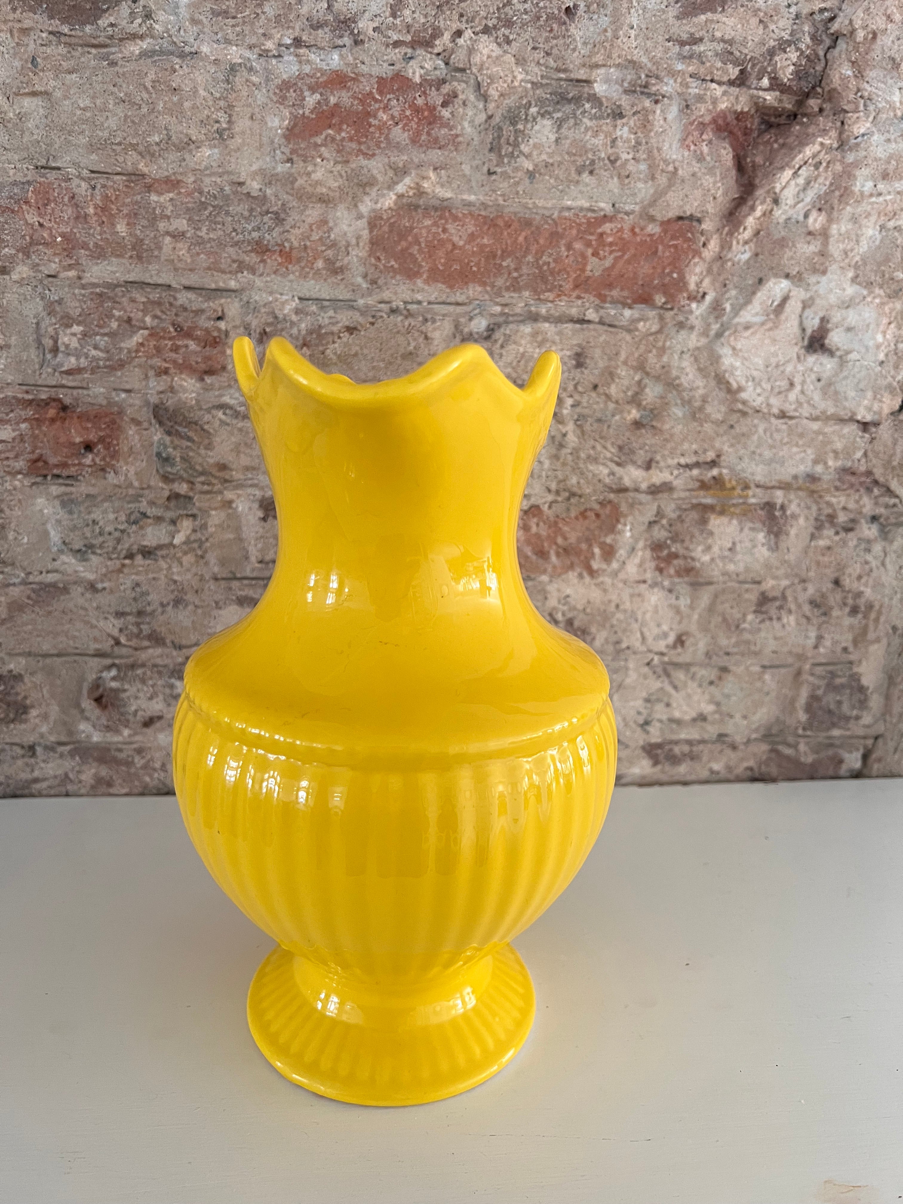 Can You Feel it Vase geel