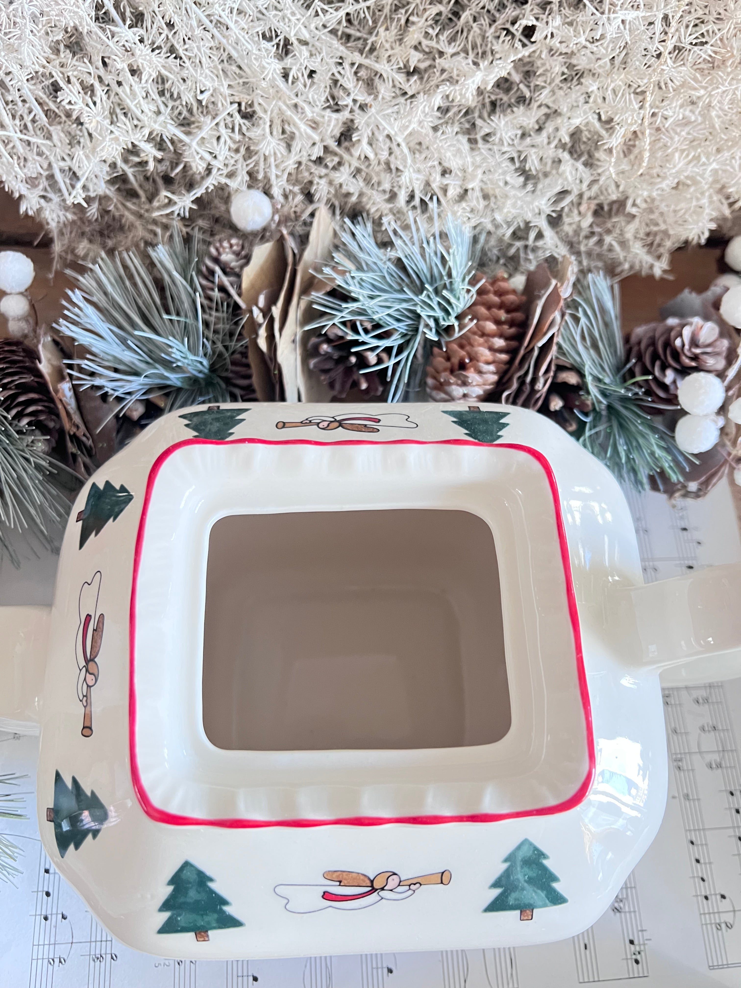 Mason’s Christmas Village theepot, kerst theepot keramiek, Christmas Village collectie, nieuwe kersttheepot, feestelijke theepot, Mason’s ceramics, limited edition theepot, kerstartikel keramiek