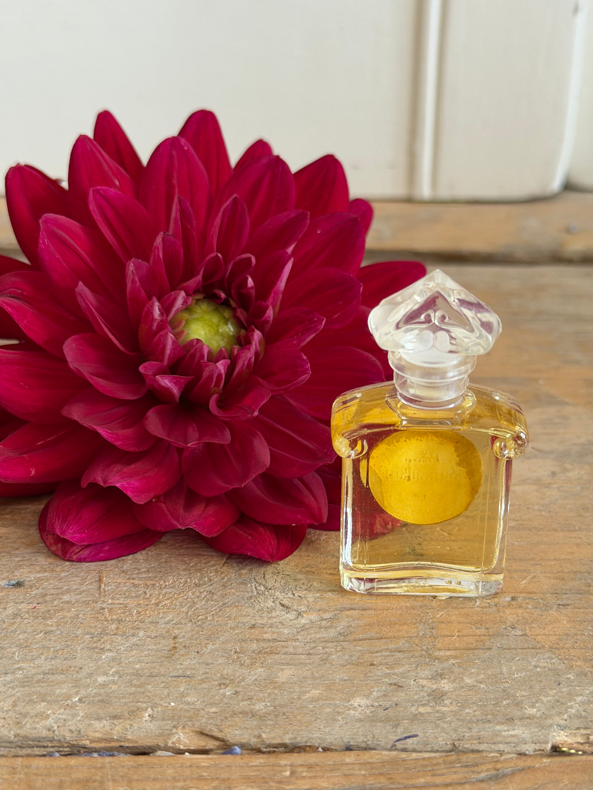 Vintage Guerlain Mitsouko eau de toilette miniatuur met hartvormige stop, Frans parfumflesje, Sofia&