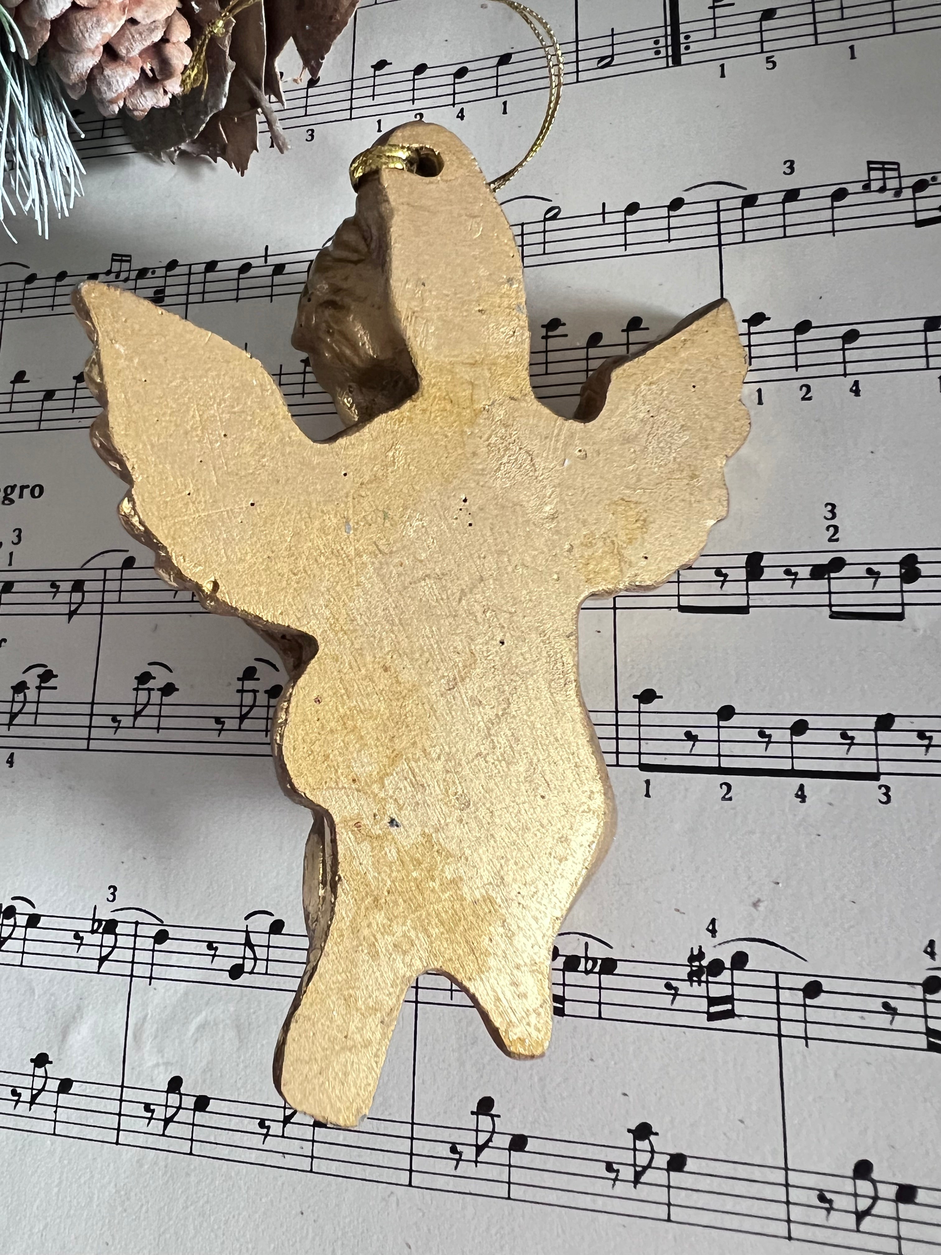 goudkleurige engel, kerstversiering, kersthanger