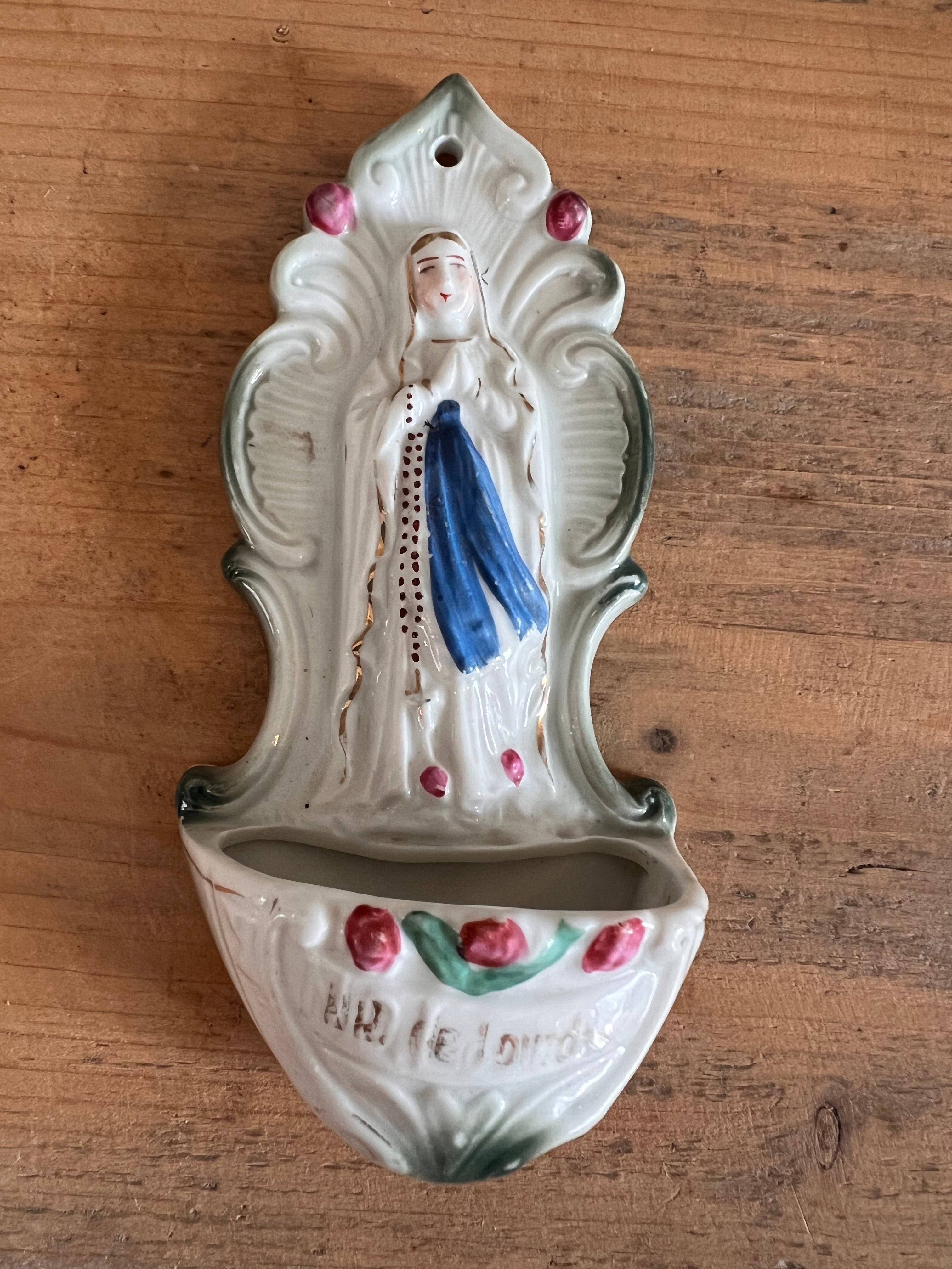 Wijwaterbakje Maria de Lourdes
