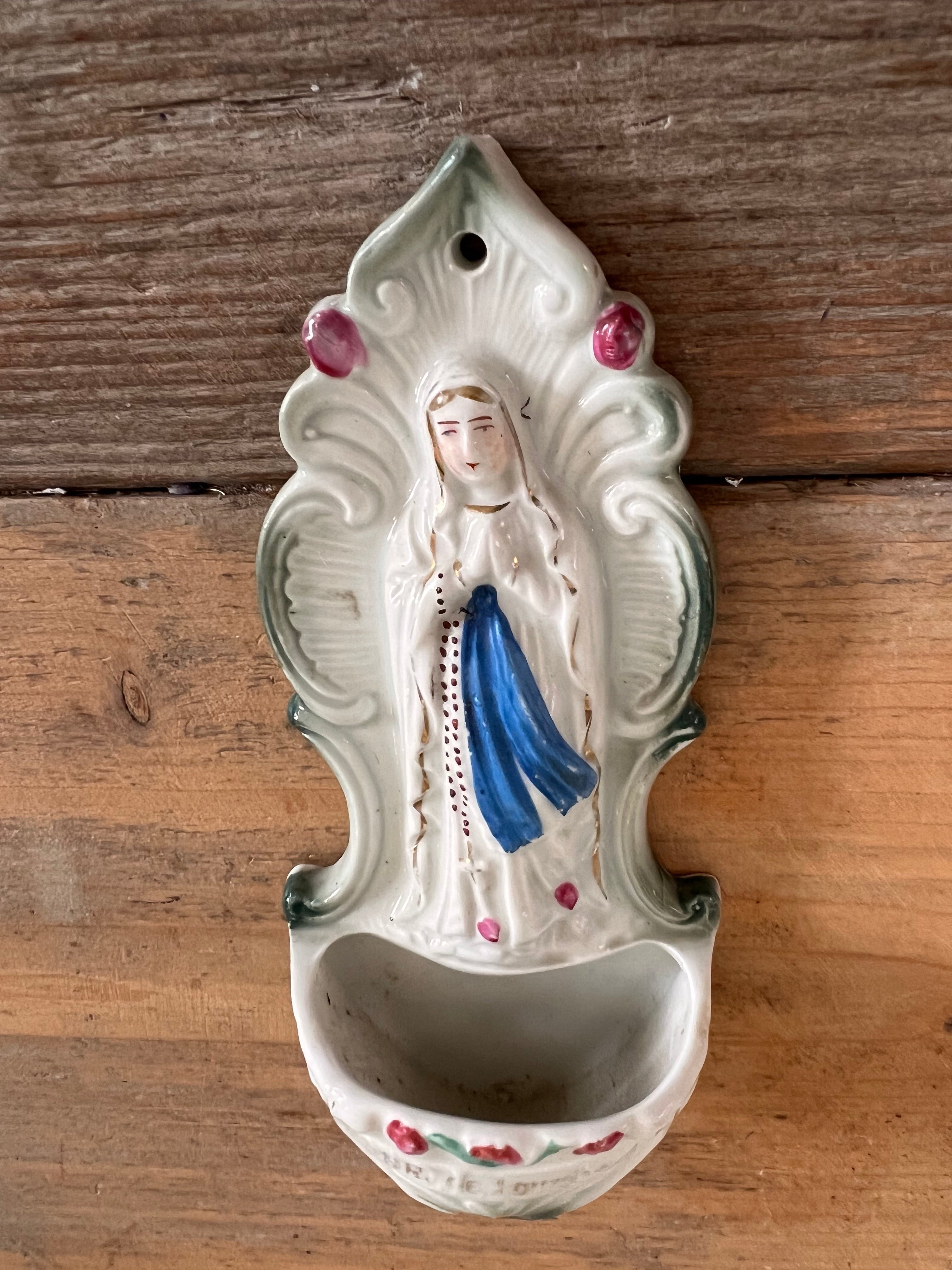 Wijwaterbakje Maria de Lourdes