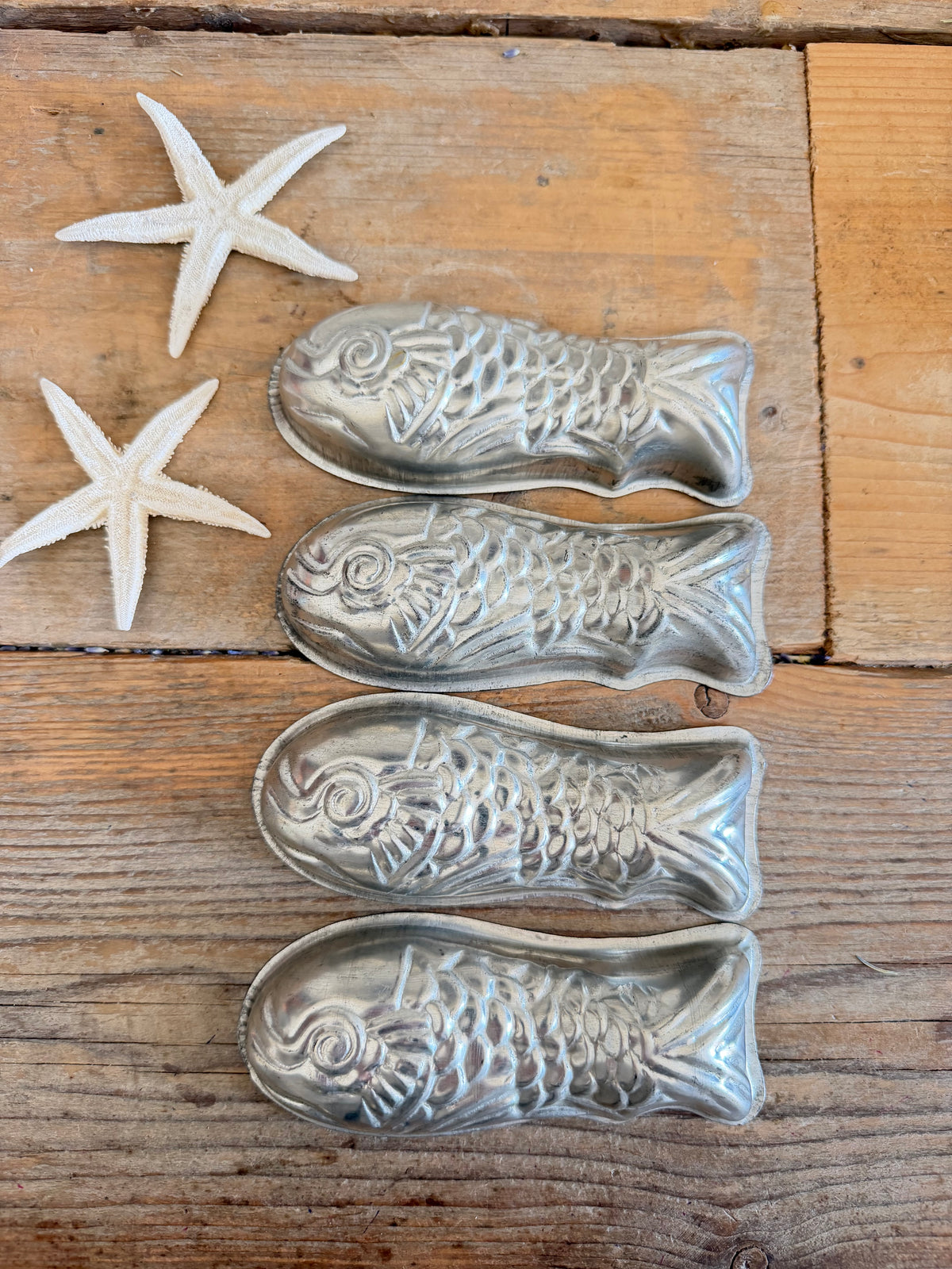 Vintage aluminium bakvormpjes, vis bakvorm, vintage visvorm, aspic vorm, Franse brocante keuken, oude bakvormpjes, brocante keukendecoratie, Sofia&